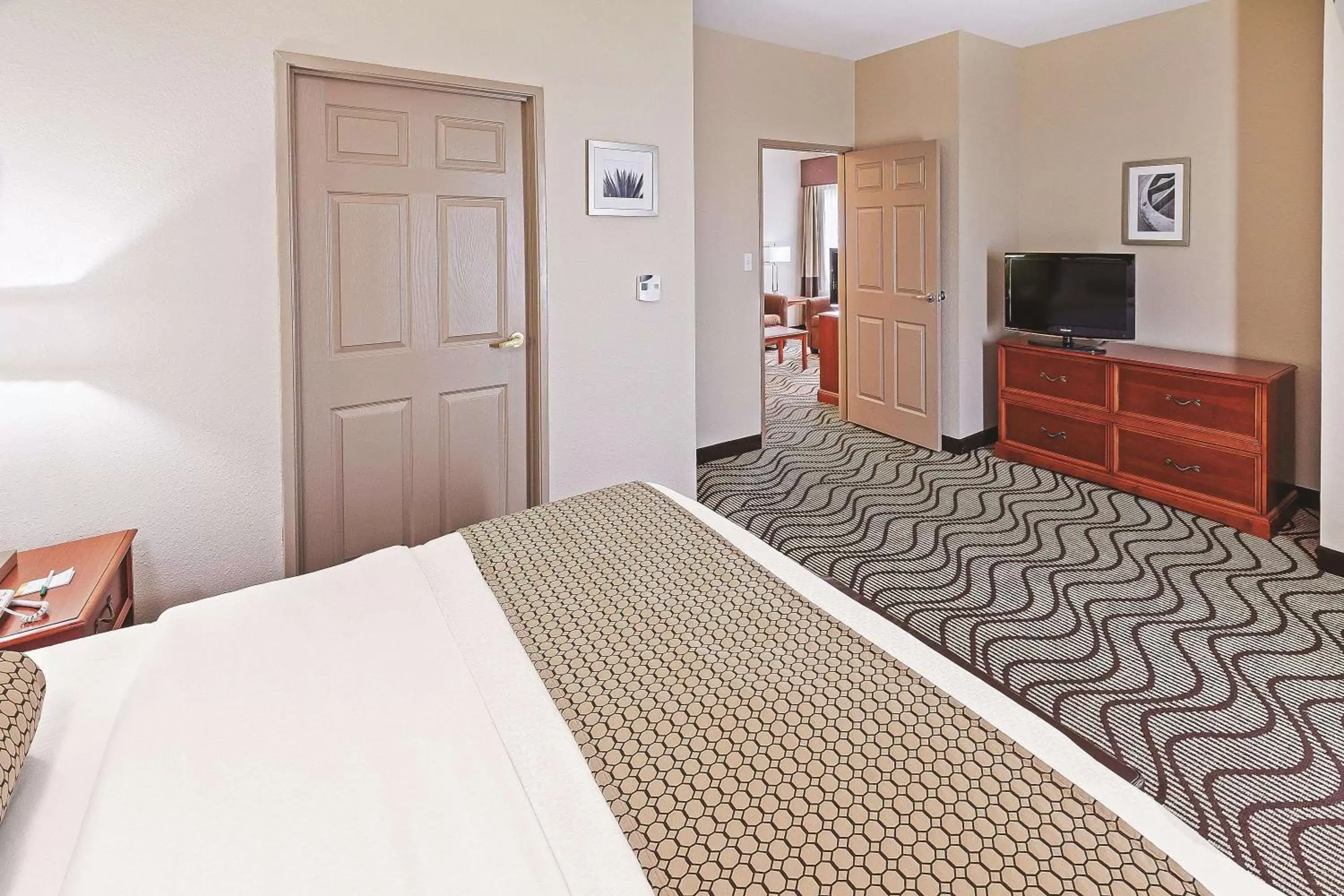 Photo of the whole room, Bed in La Quinta by Wyndham Corpus Christi Northwest
