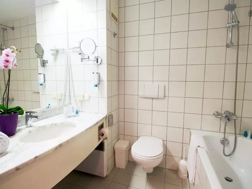 Toilet, Bathroom in Arion Cityhotel Vienna und Appartements