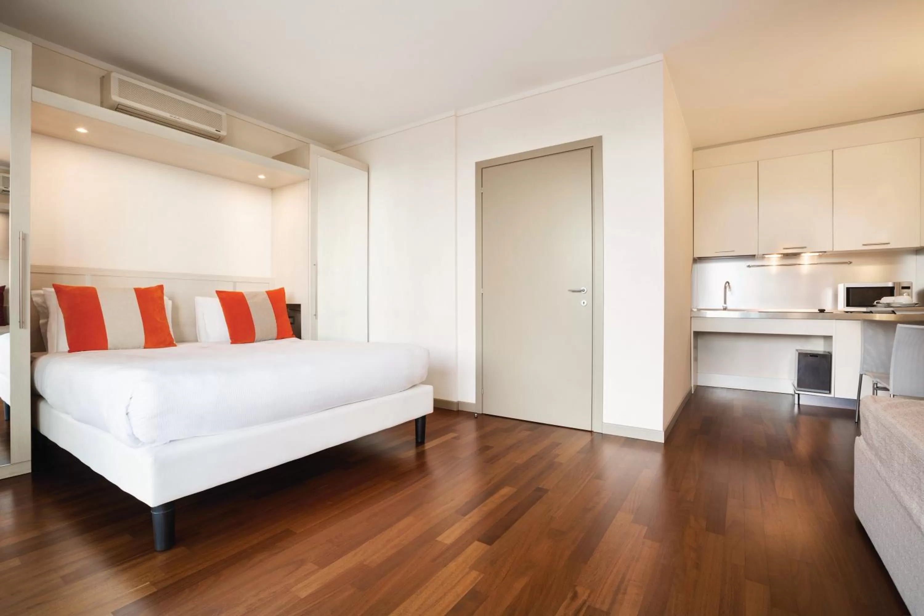 Bed in Ramada Plaza by Wyndham Milano