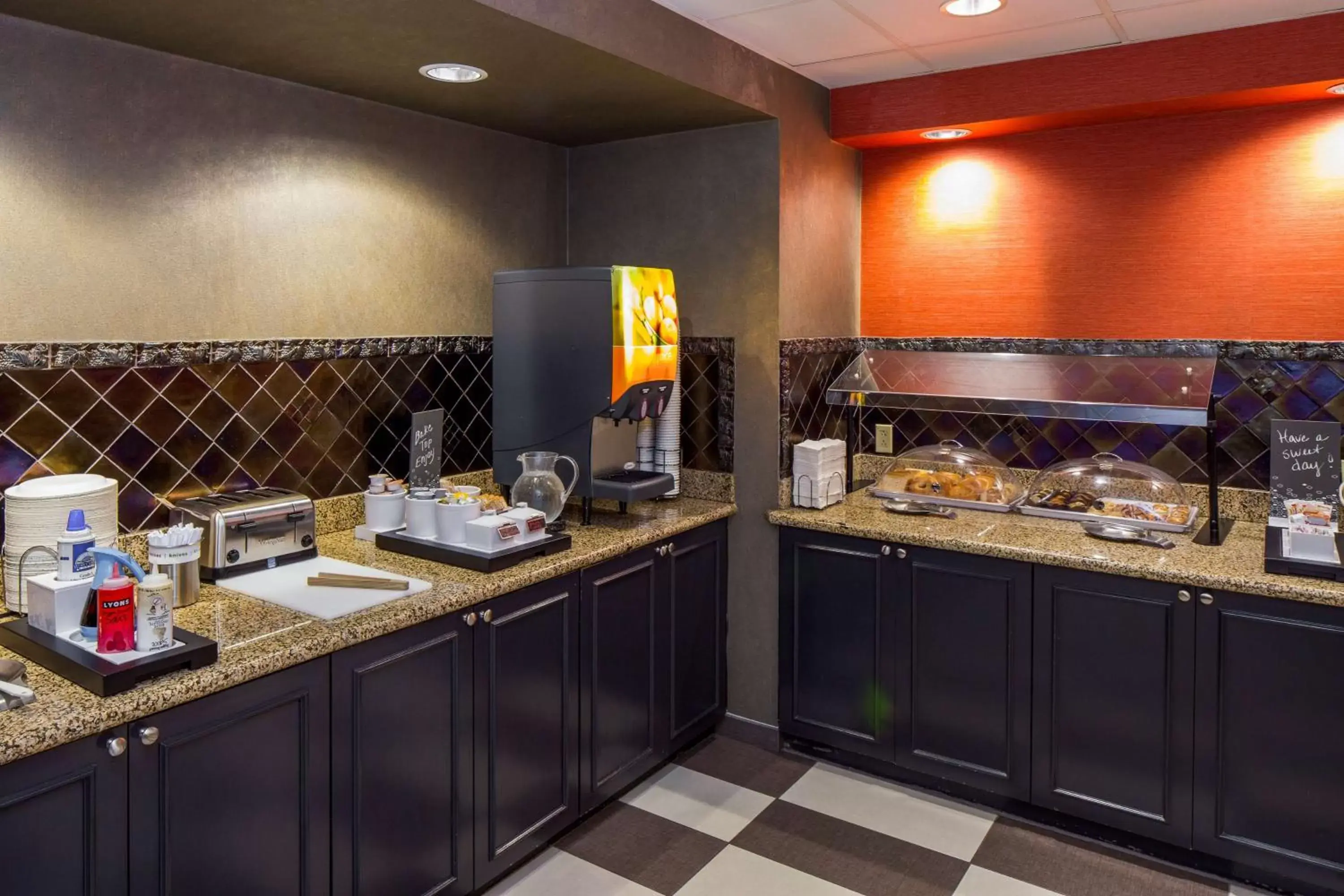 Dining area, Kitchen/Kitchenette in Hampton Inn & Suites Austin Cedar Park-Lakeline