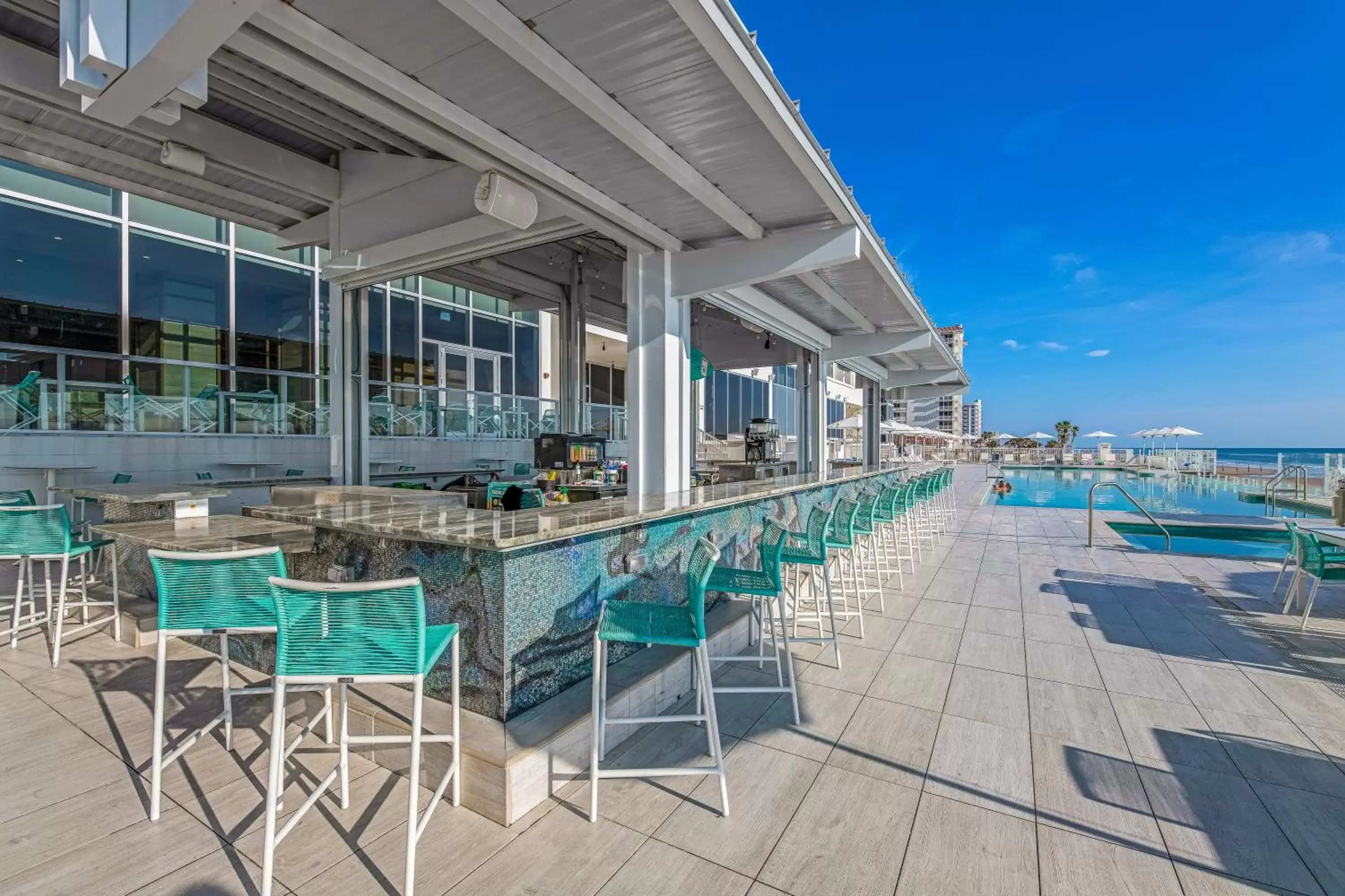 Lounge or bar, Swimming Pool in Daytona Grande Oceanfront Resort