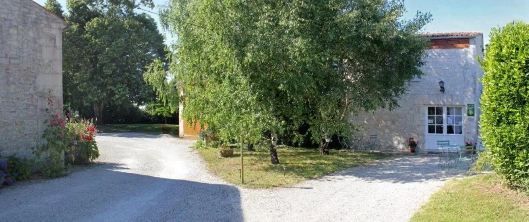 Facade/entrance, Garden in Chambres d'Hôtes Domaine Le Fragnaud