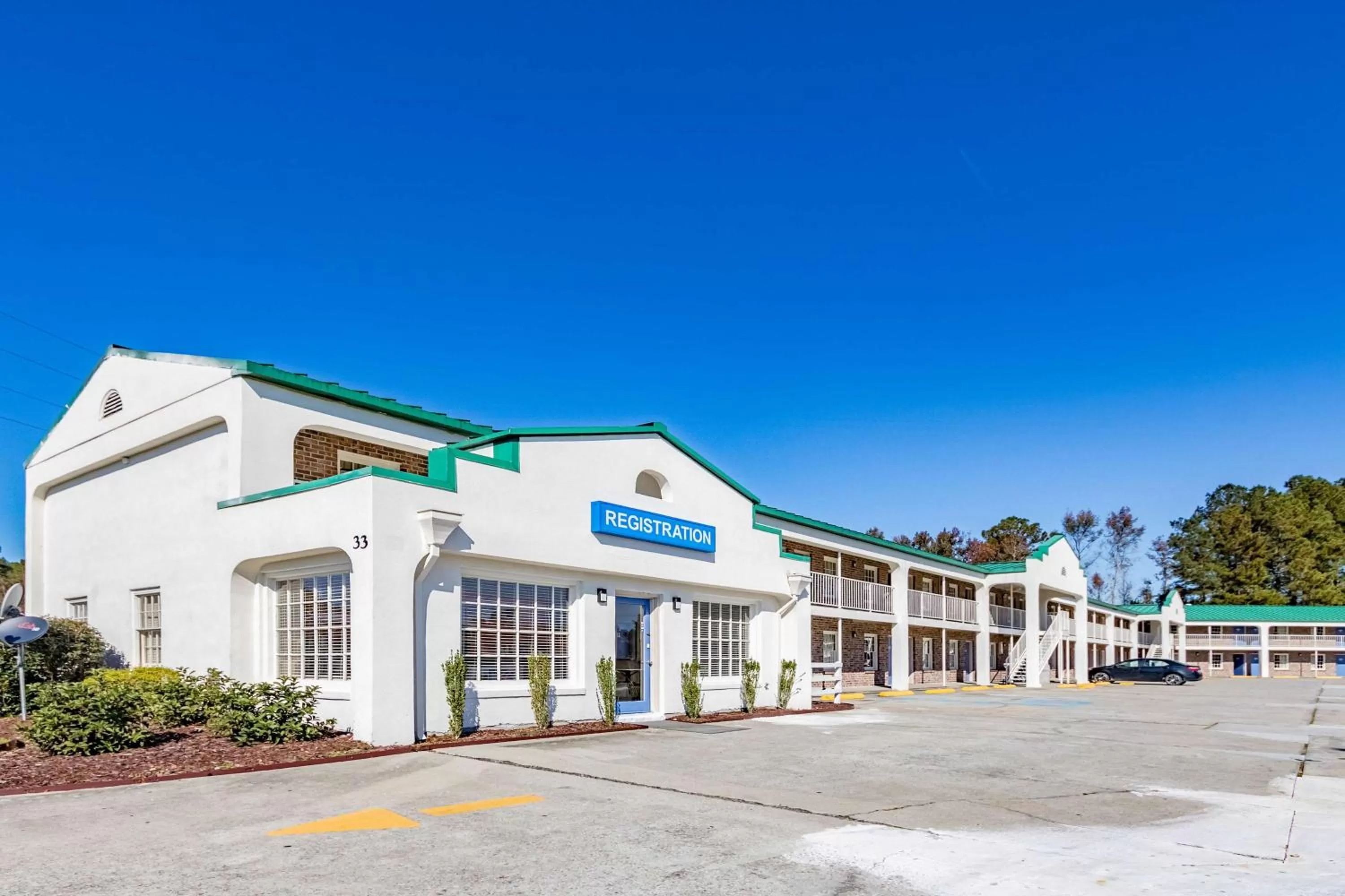 Property building in Motel 6-Walterboro, SC