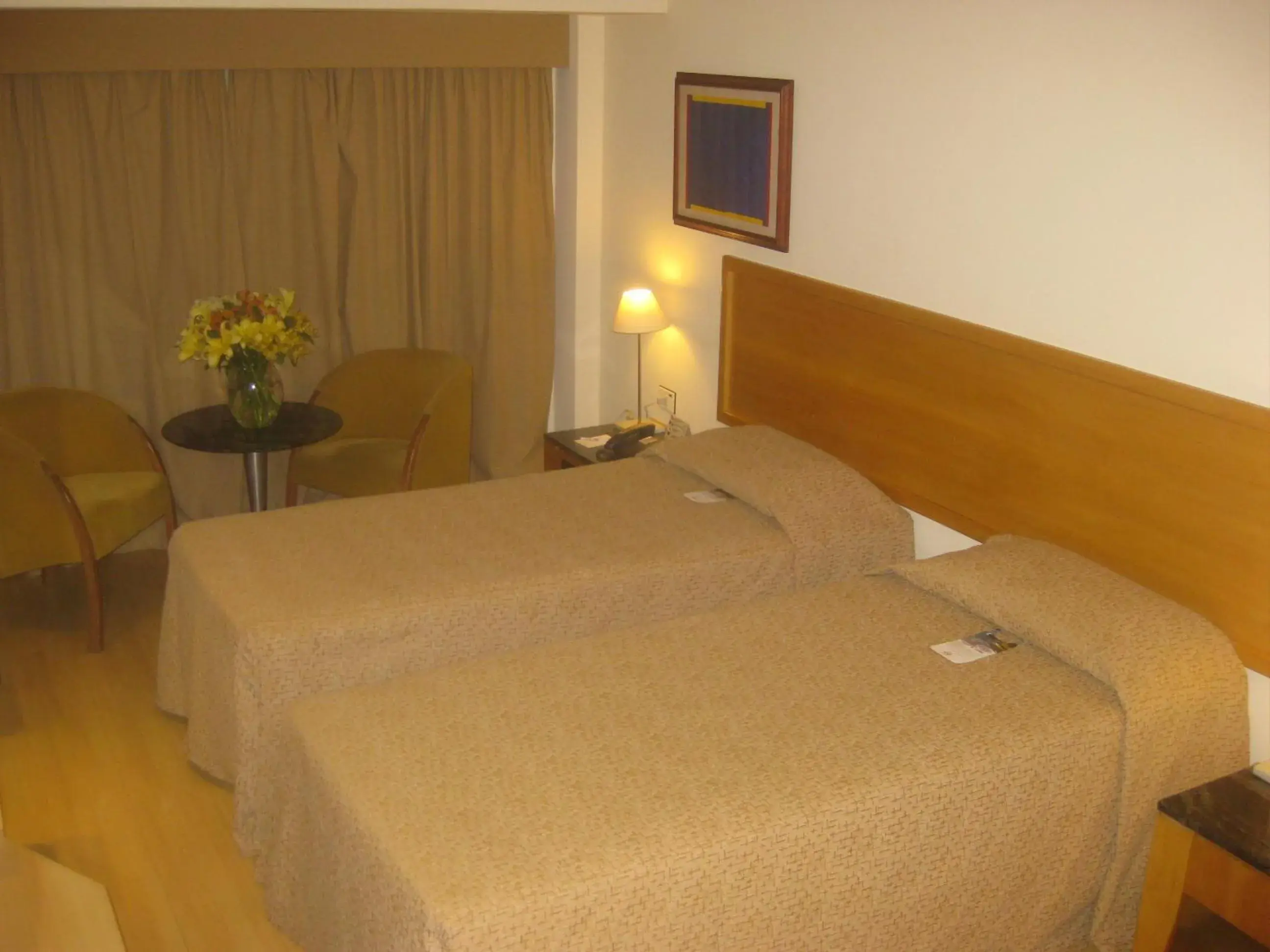 Photo of the whole room, Bed in South American Copacabana Hotel