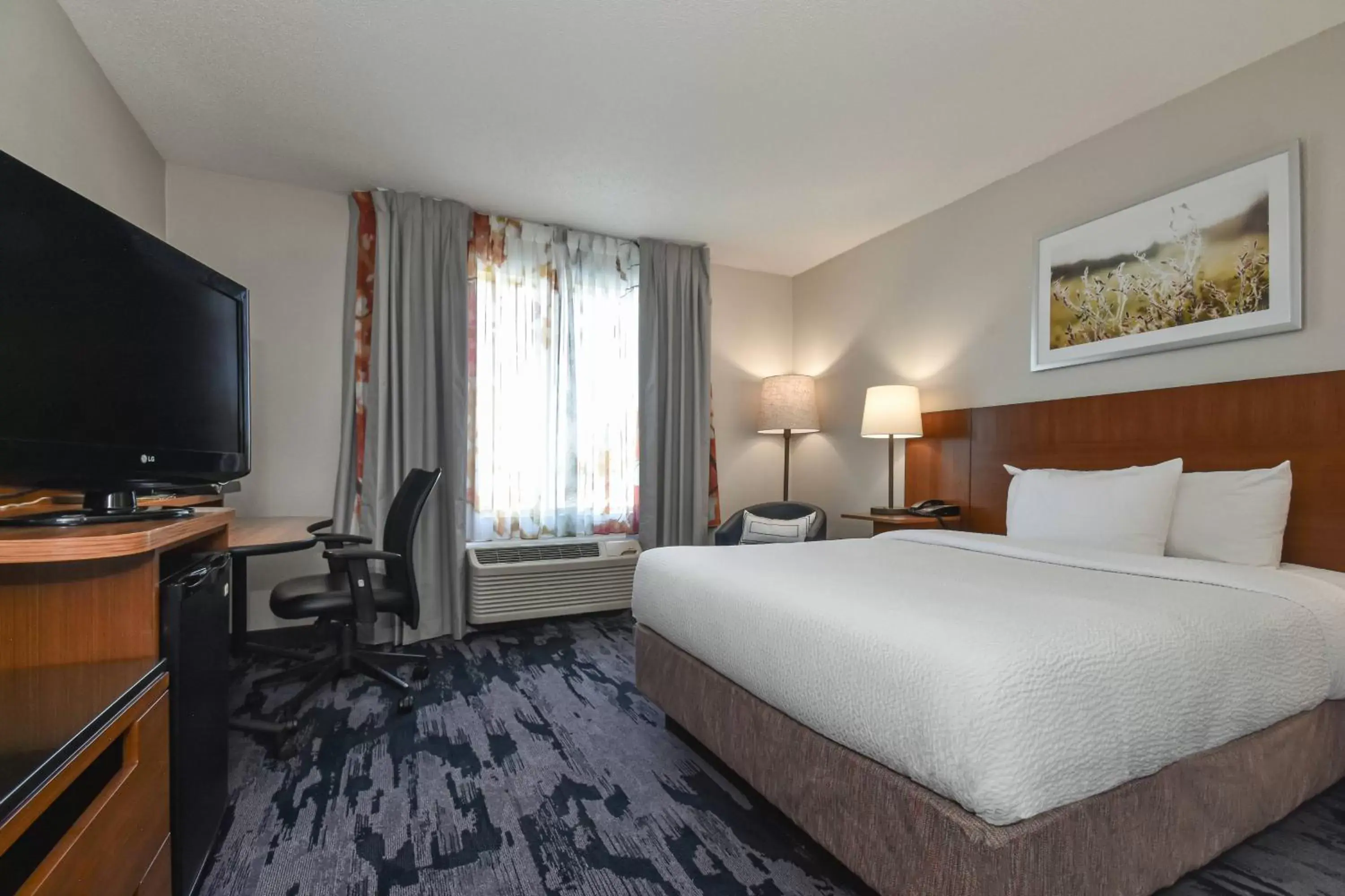 Photo of the whole room, Bed in Fairfield Inn by Marriott Columbia Northwest / Harbison