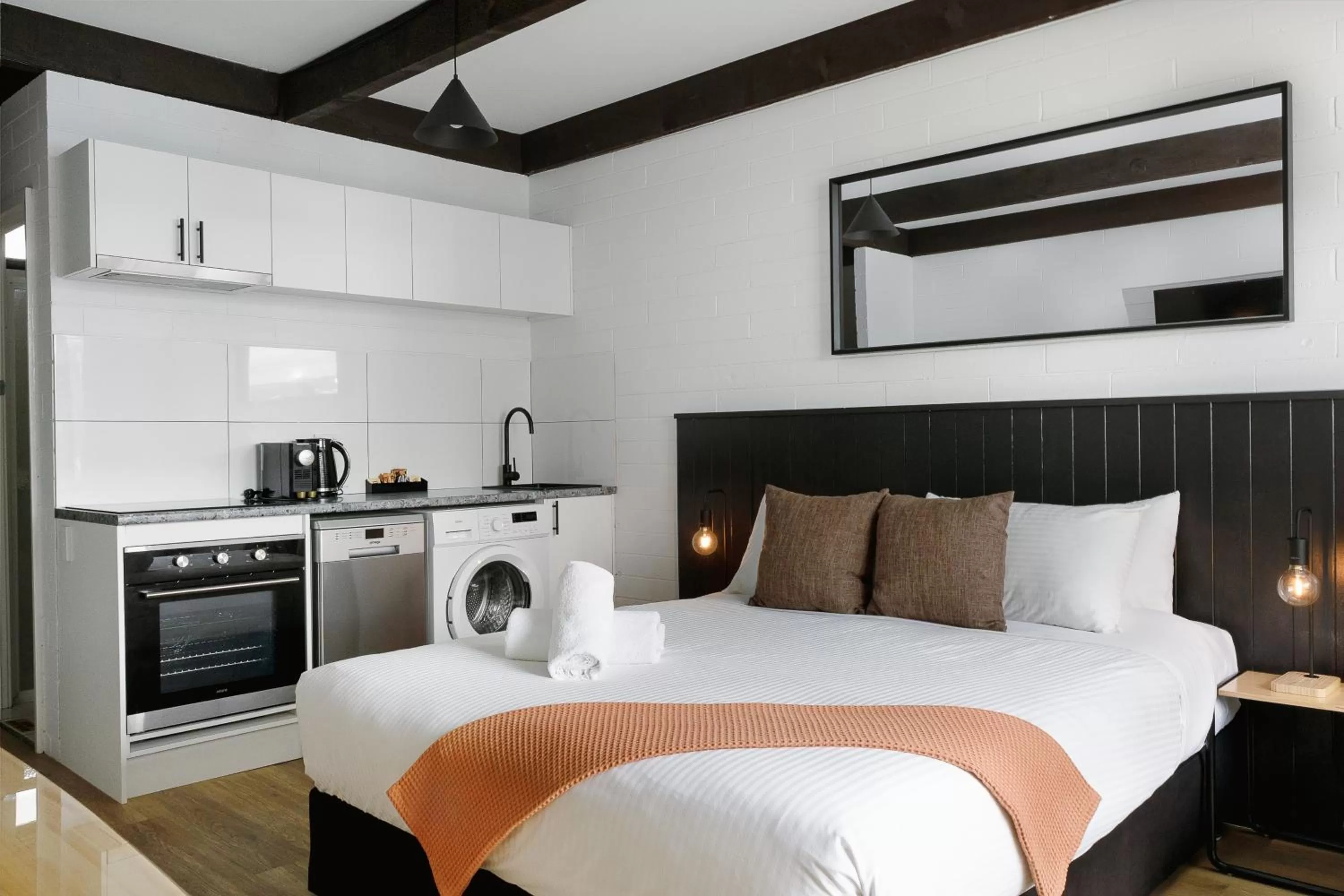 Bed in Midtown Motor Inn