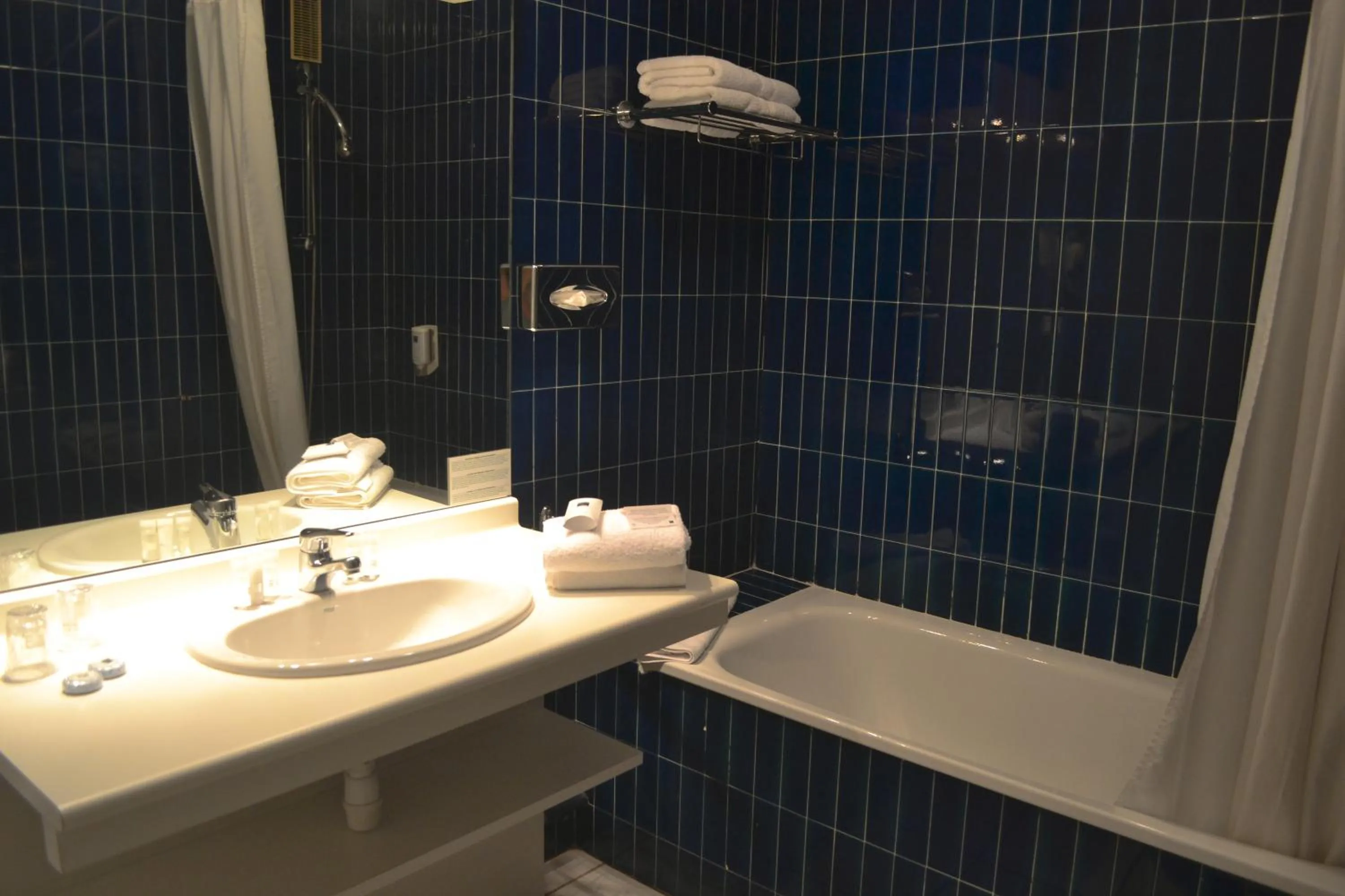 Bathroom in Hôtel et Résidence de Chiberta et du Golf