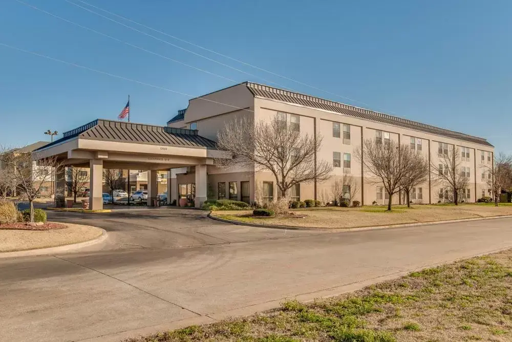 Facade/entrance, Property Building in Baymont by Wyndham Oklahoma City/Quail Springs