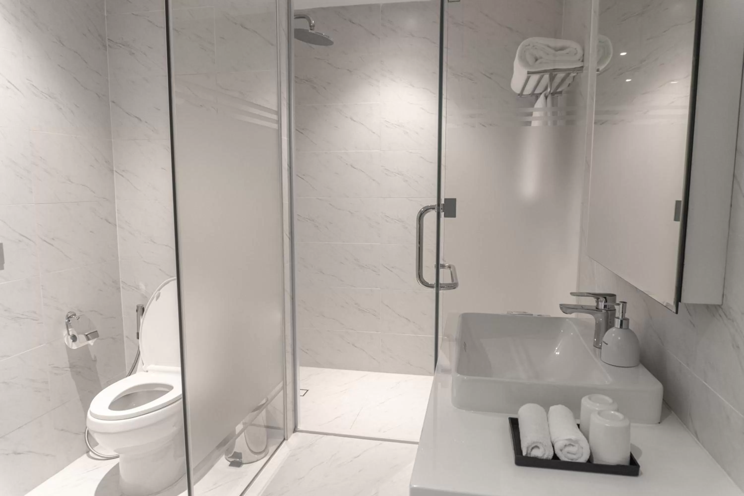 Shower in M Village Hotel Tôn Thất Đạm