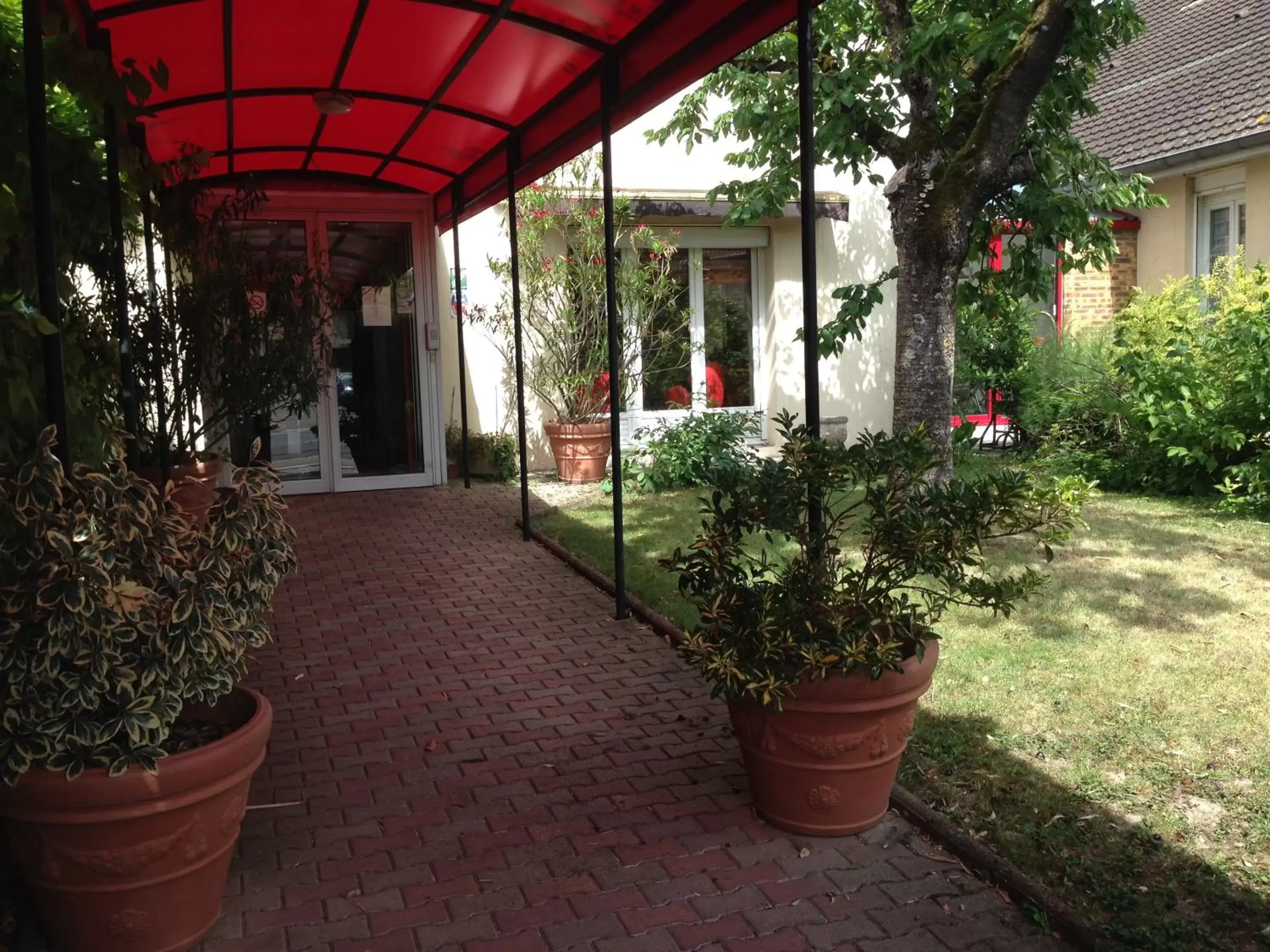 Facade/entrance, Garden in Hôtel De Troyes