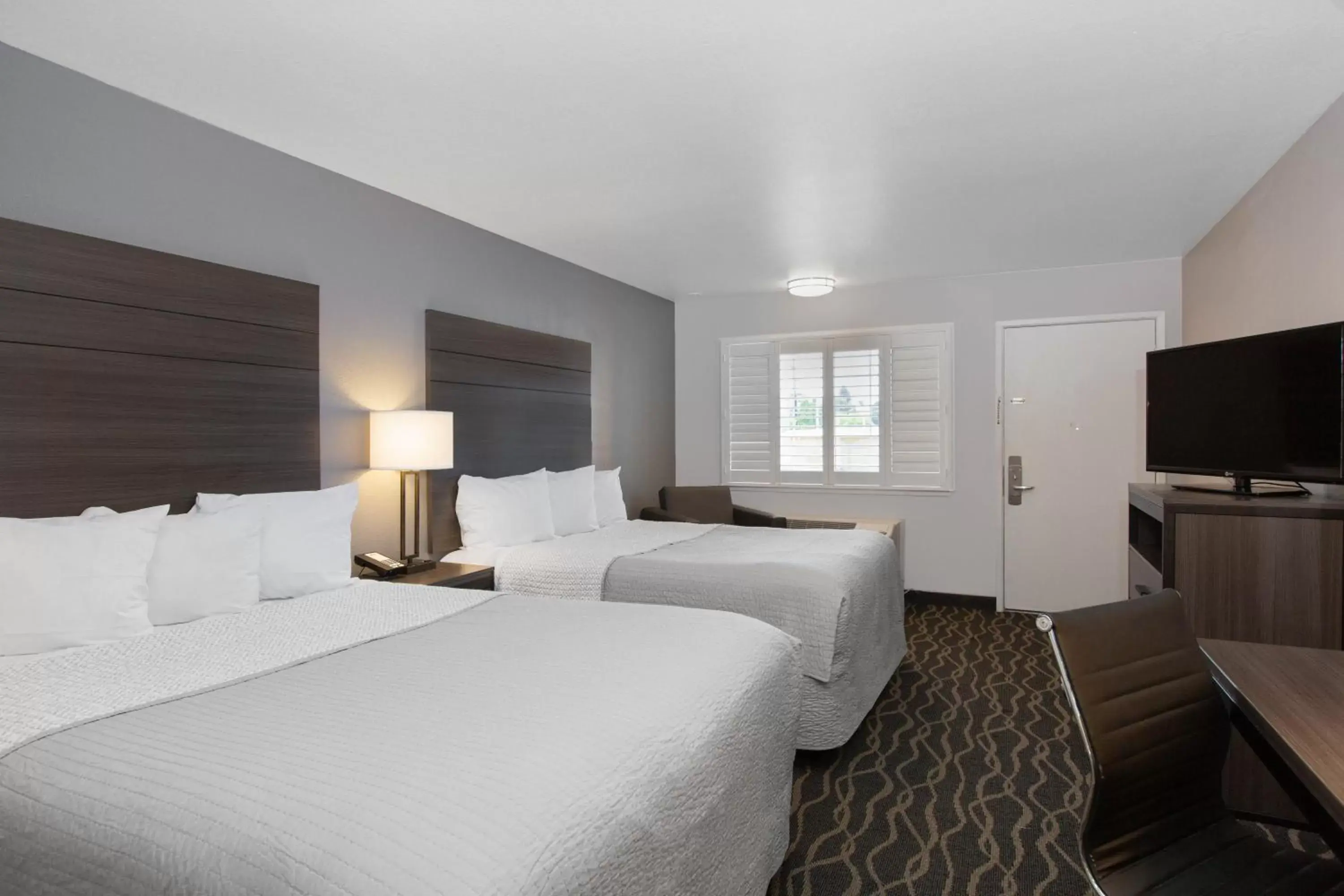 Photo of the whole room, Bed in Days Inn by Wyndham Ukiah