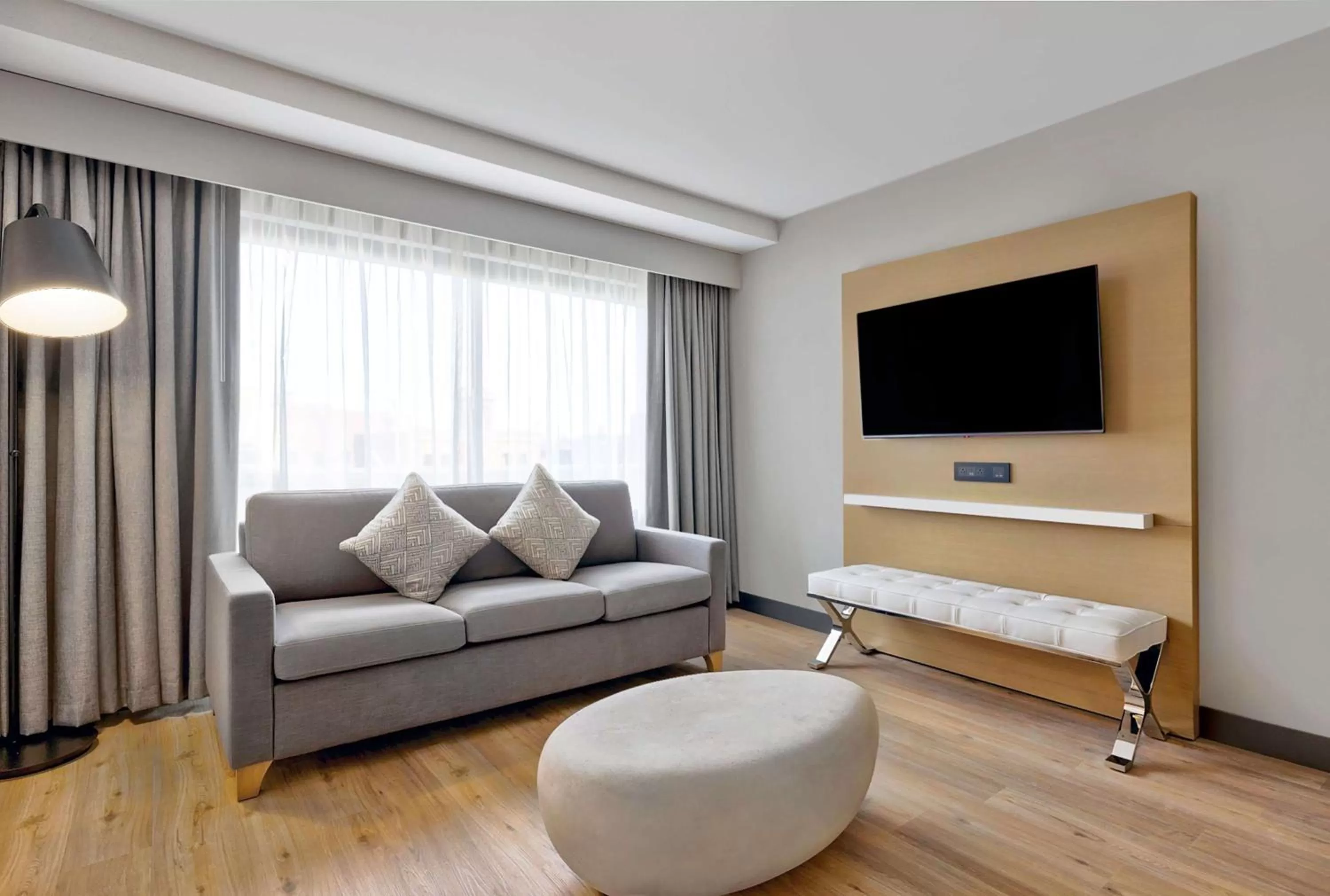 Living room in DoubleTree by Hilton Davenport