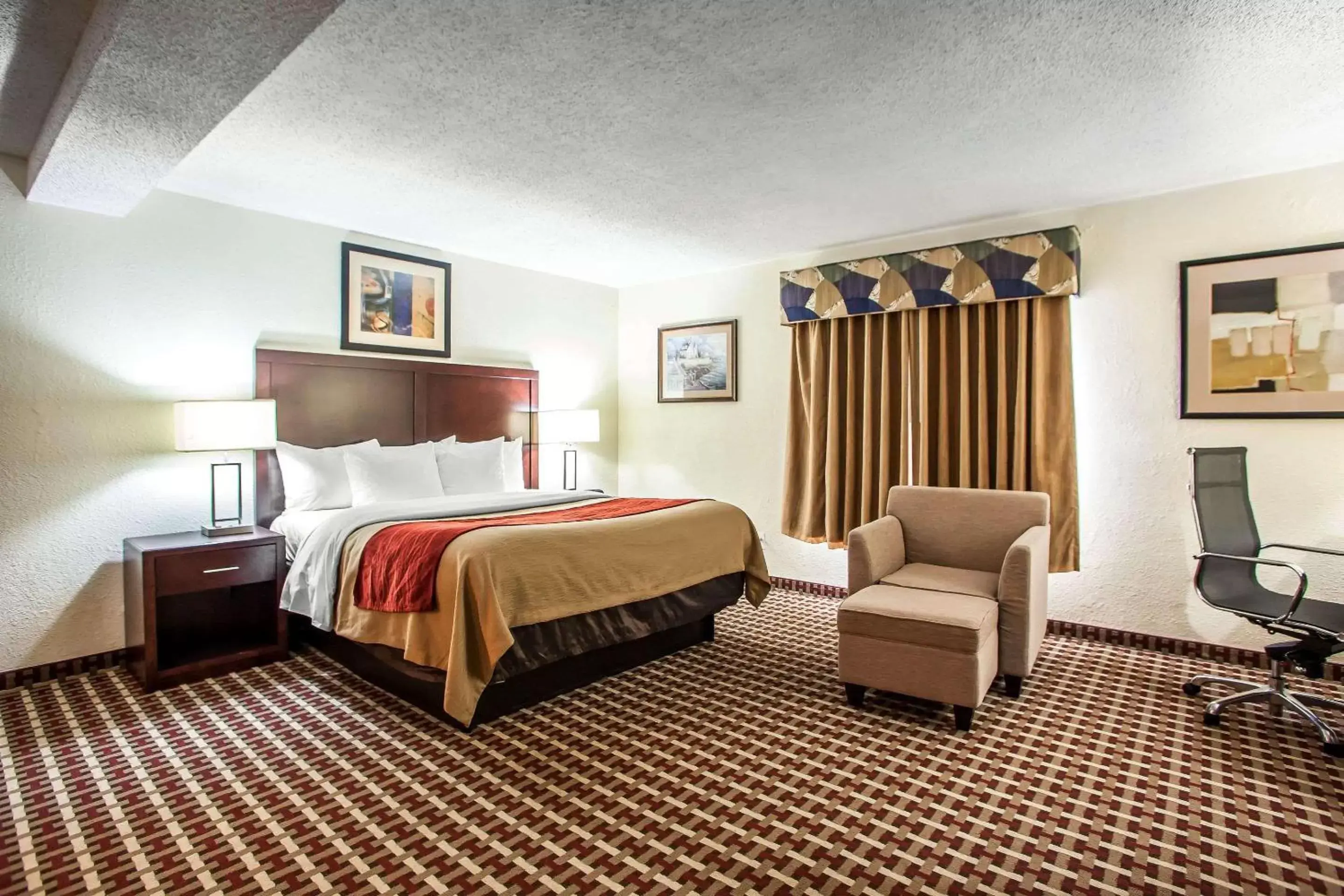 Photo of the whole room in Comfort Inn Feasterville - Trevose