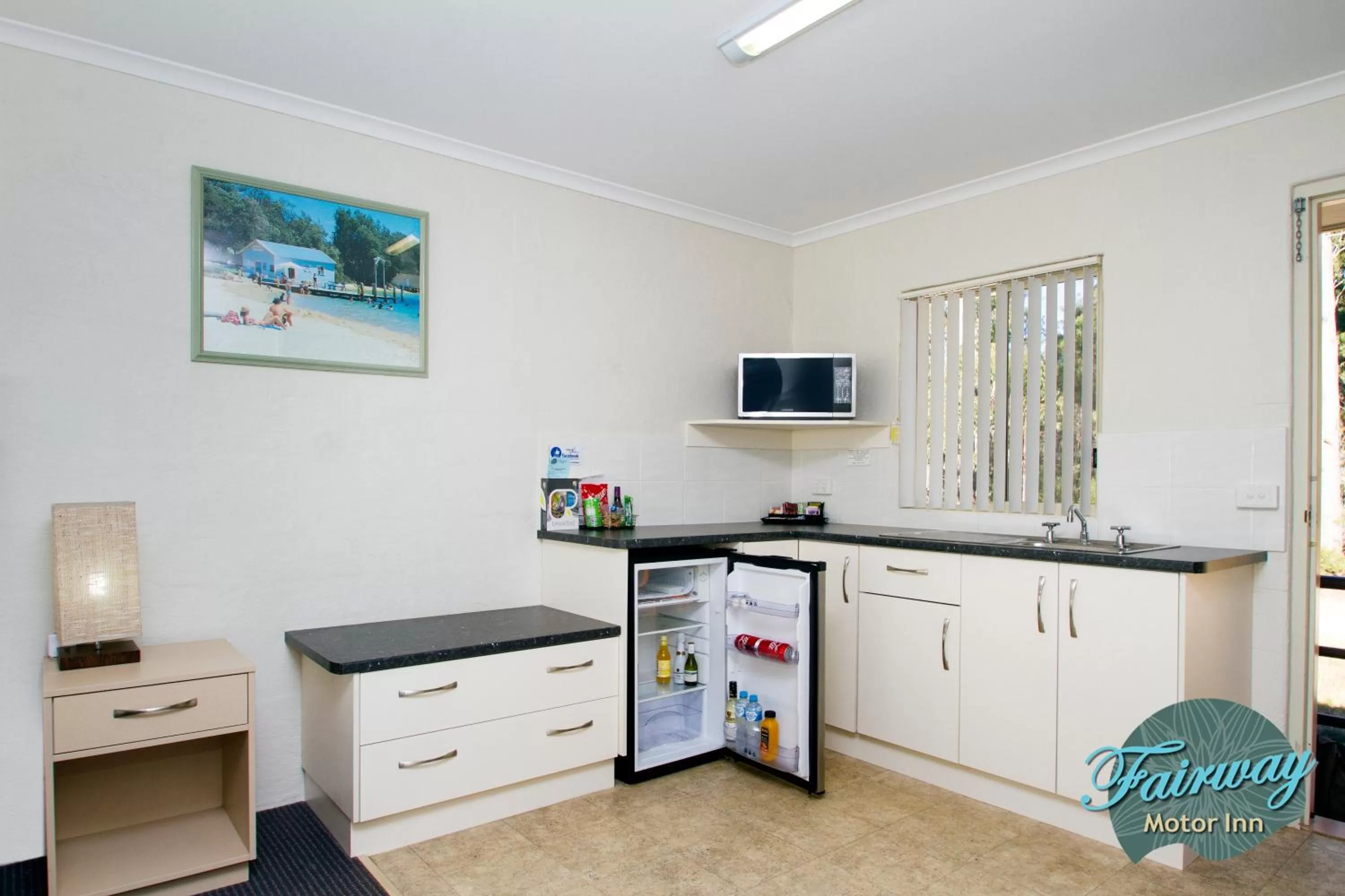 Kitchen or kitchenette in Fairway Motor Inn