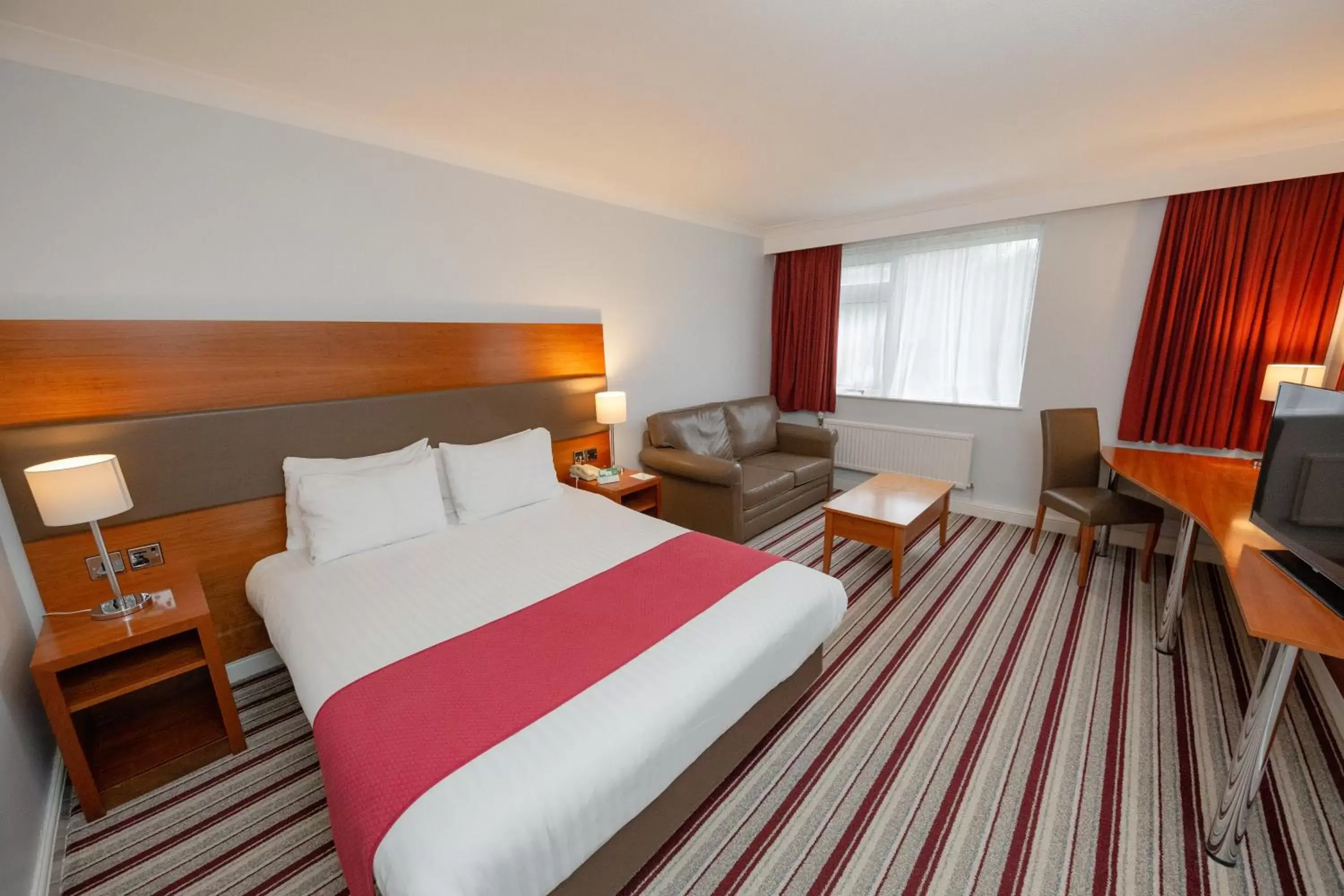 Standard Double Room with Sofa Bed in Holiday Inn Newport by IHG Standard Double Room with Sofa Bed in Holiday Inn Newport by IHG