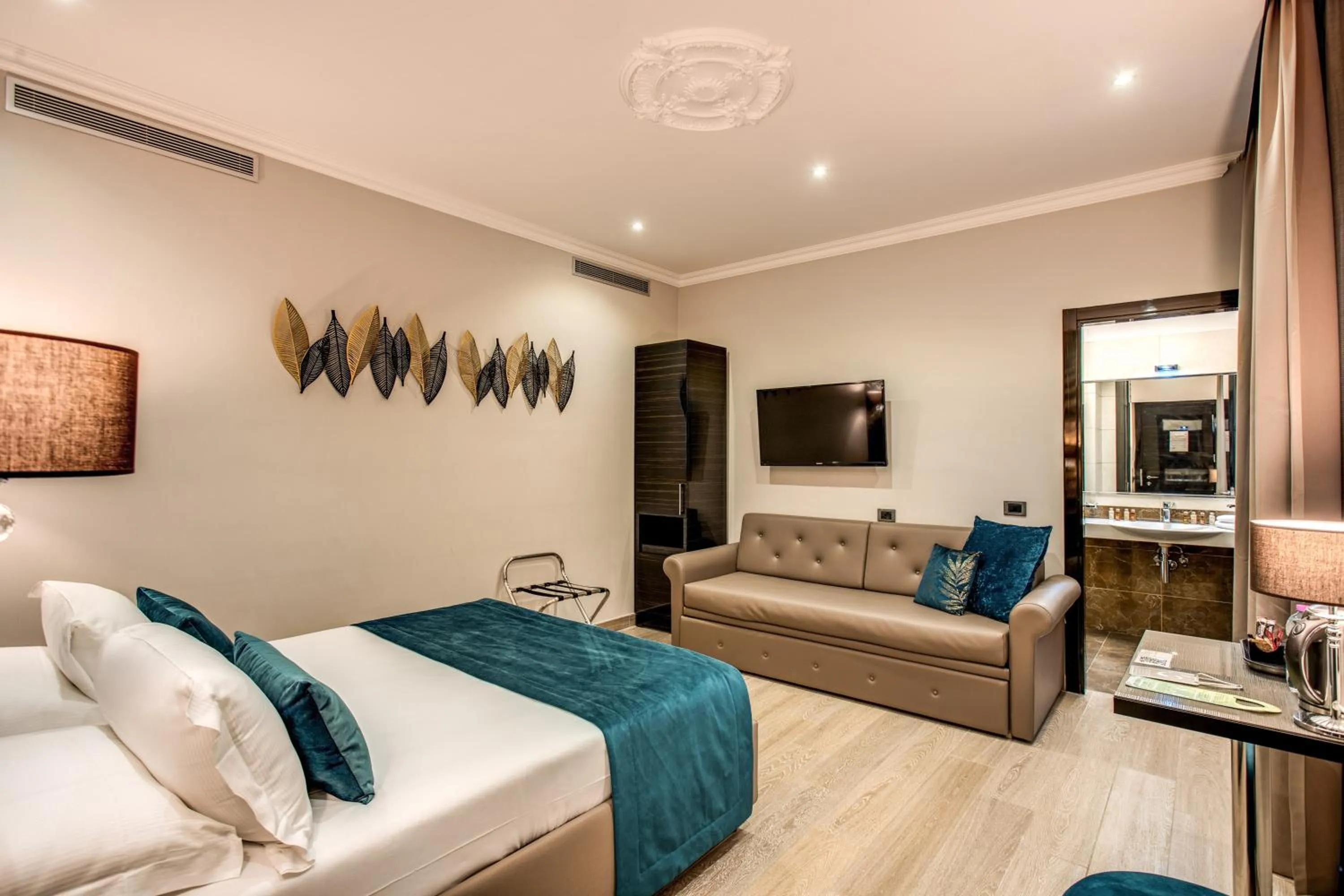 Photo of the whole room, Bed in Relais De La Poste