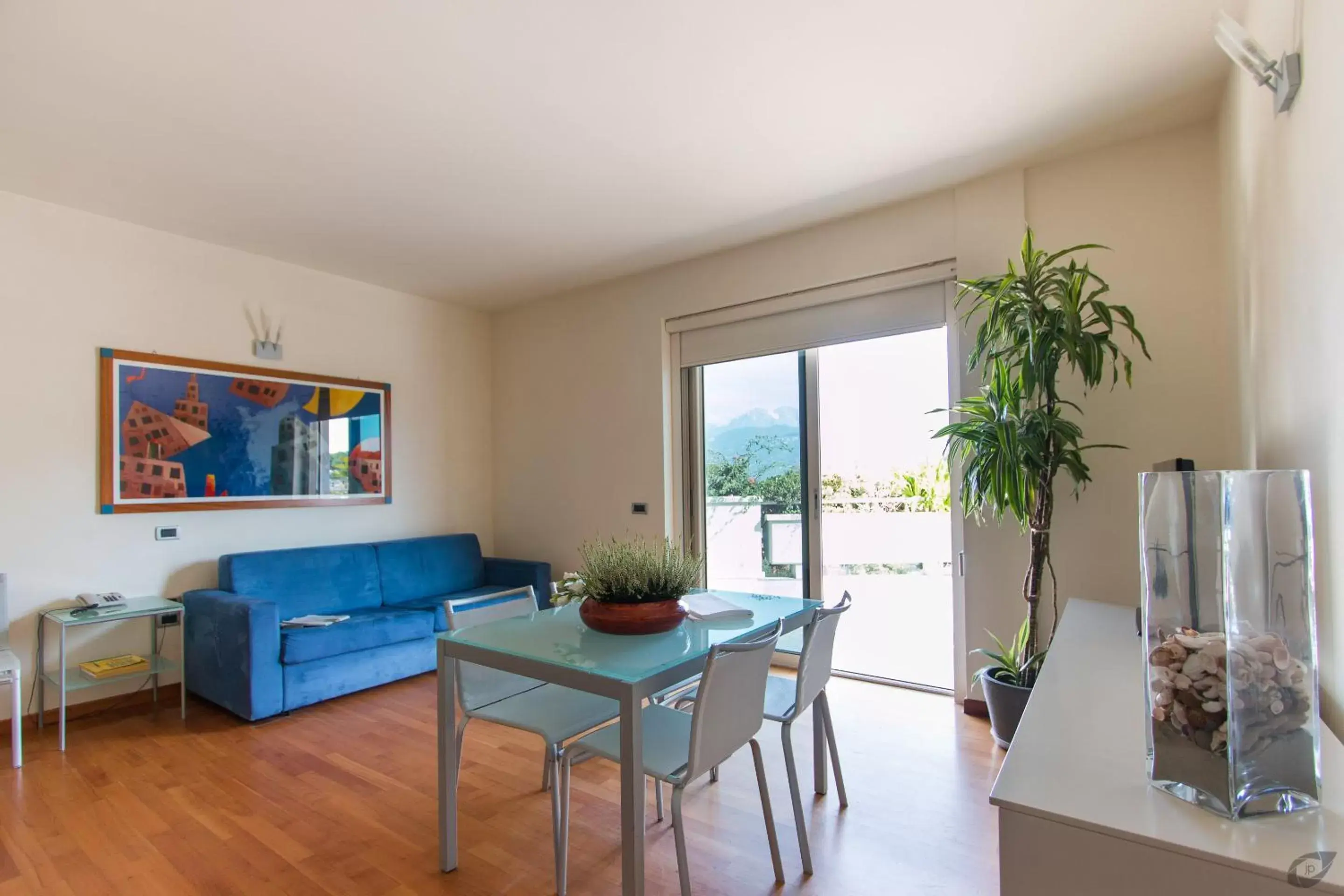 Dining Area in Verdeluna ApartHotel