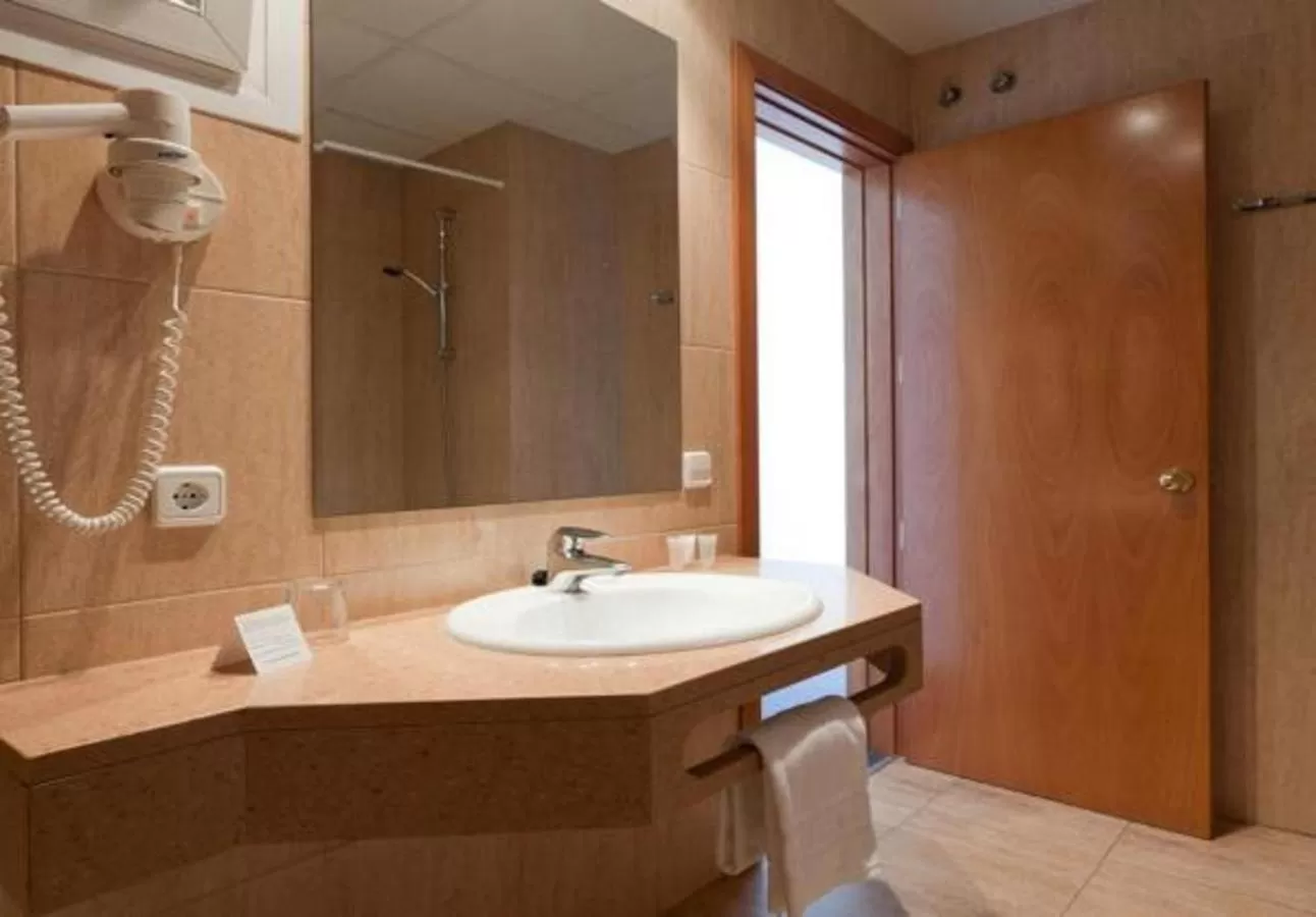 Bathroom in Peninsular