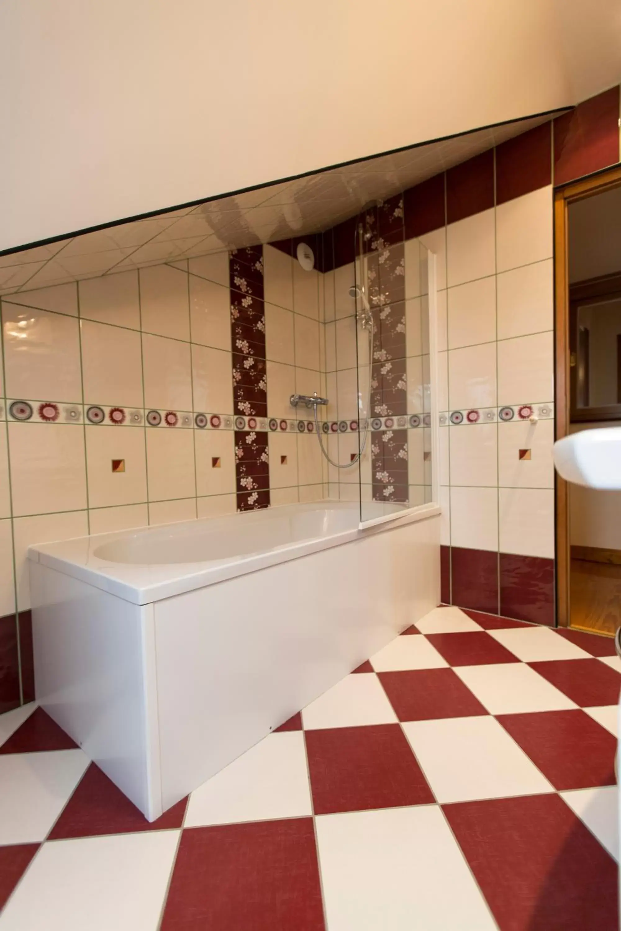 Bathroom in Hôtel De Calais