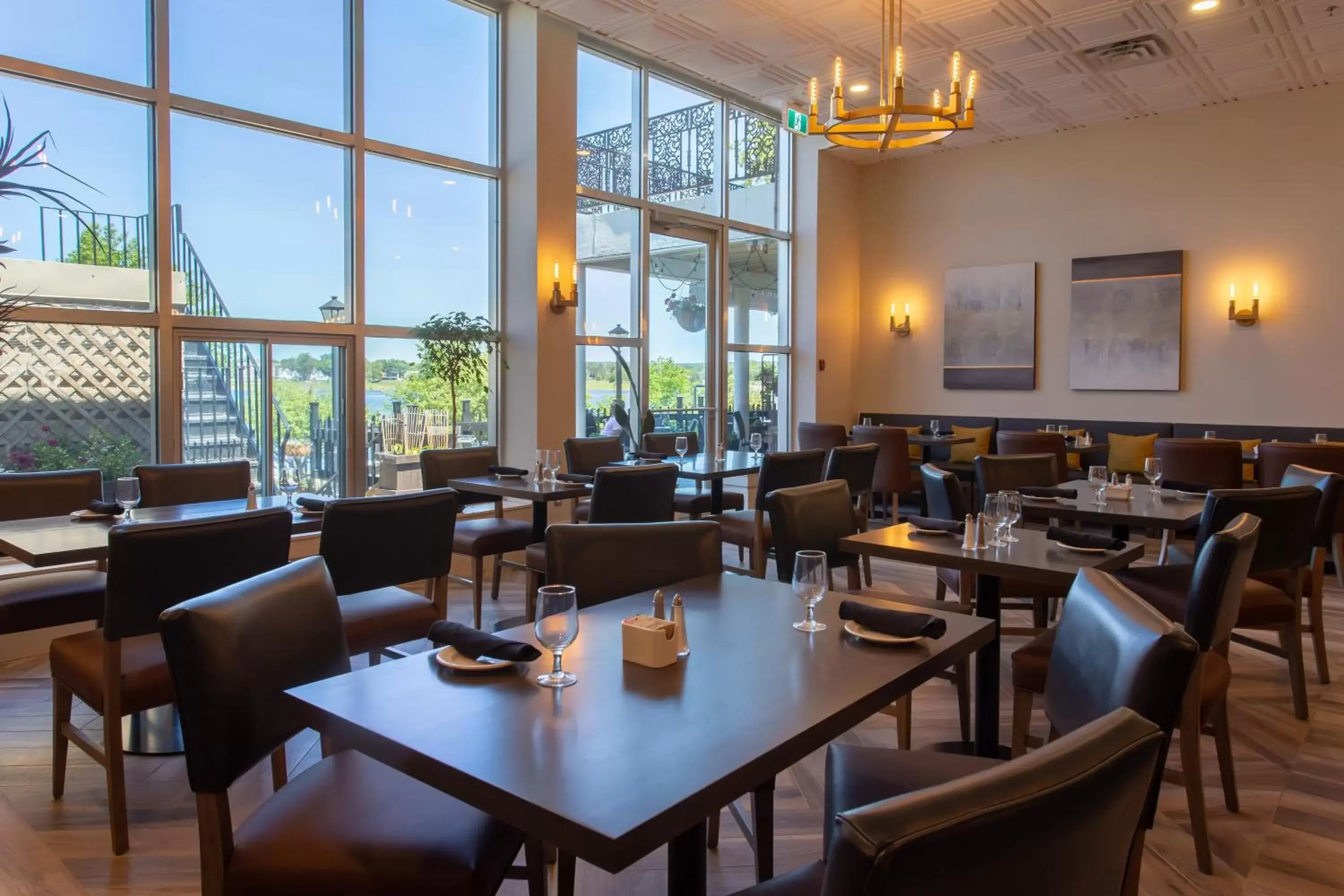 Restaurant/Places to Eat in Crowne Plaza Fredericton Lord Beaverbrook, an IHG Hotel