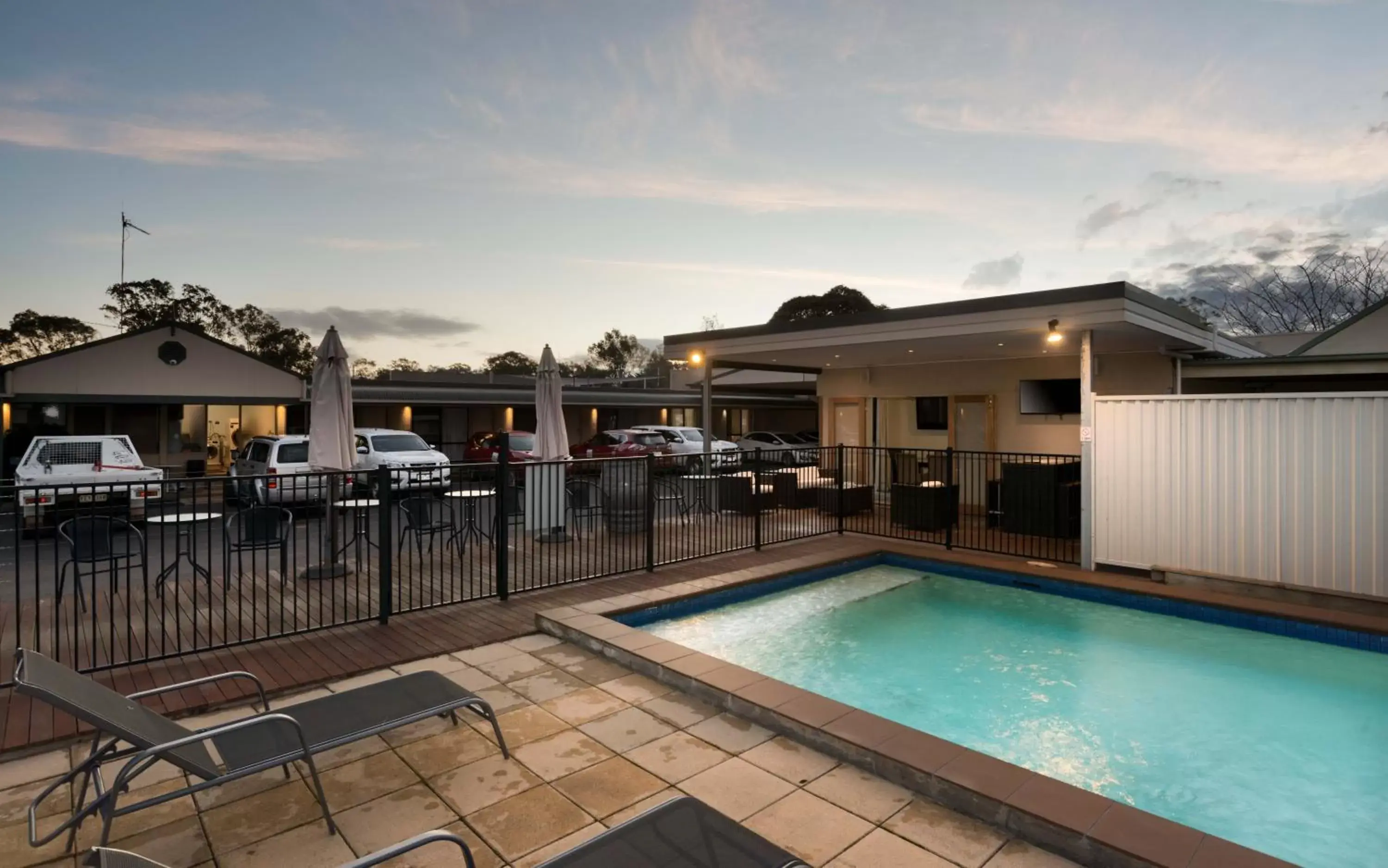 Balcony/Terrace, Swimming Pool in New Crossing Place Motel