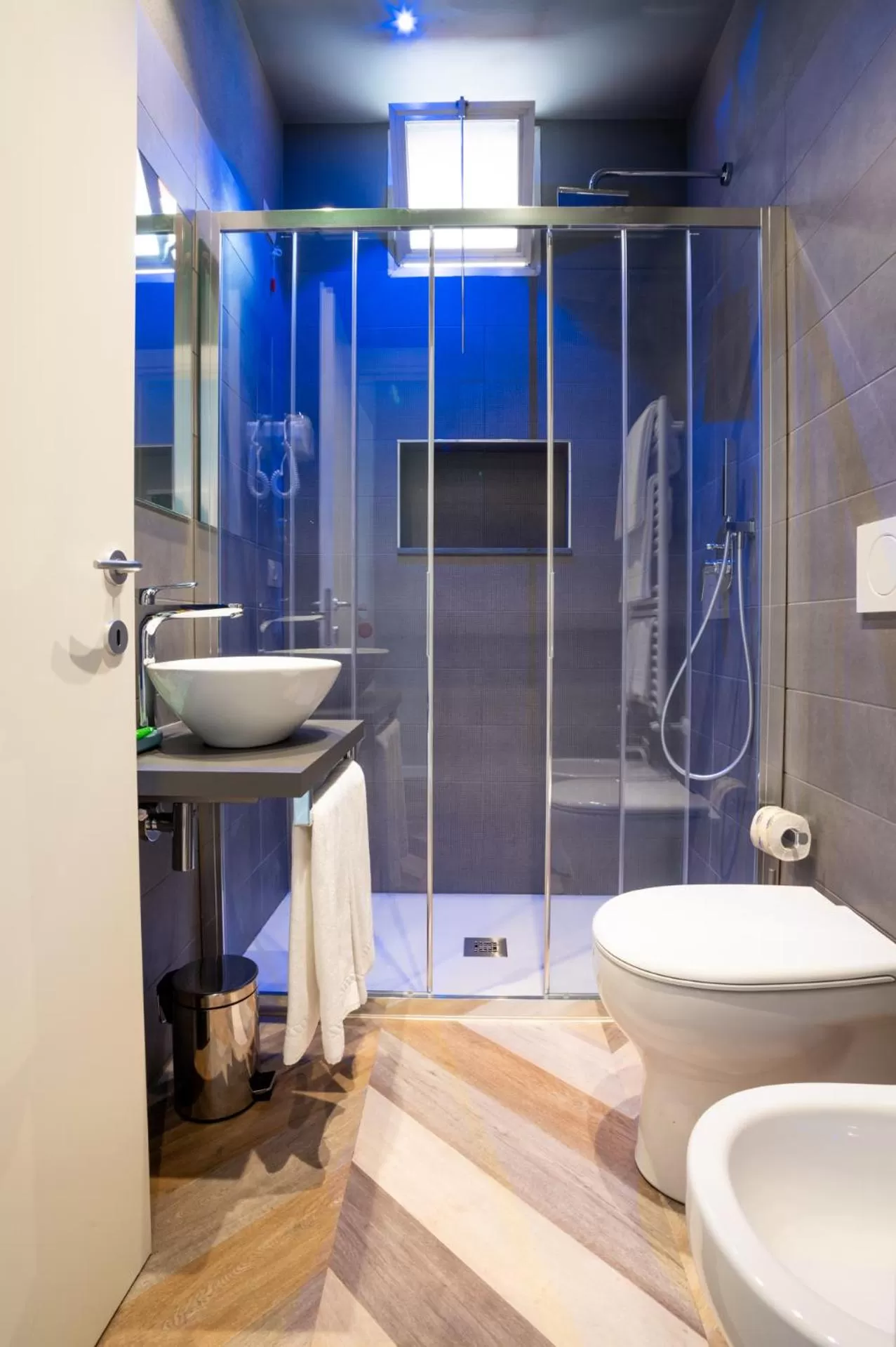 Shower in Hotel Monte Rosa