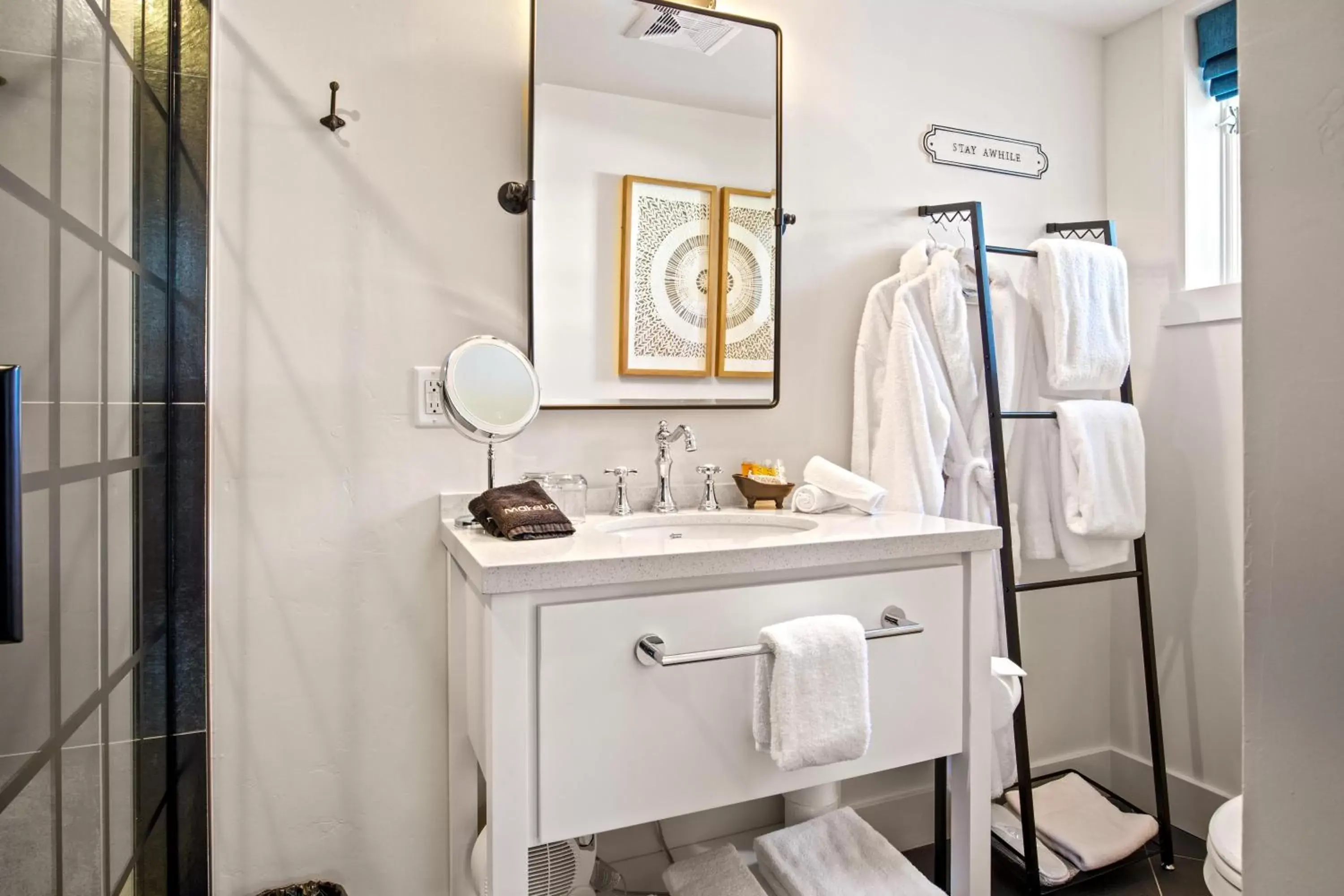 Bathroom in Bespoke Inn Flagstaff