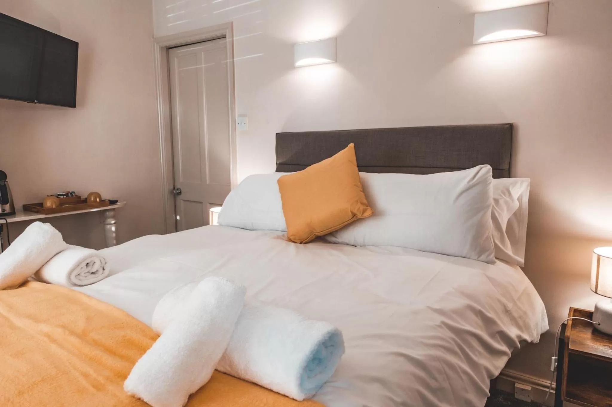 Bedroom, Bed in Croppers Arms