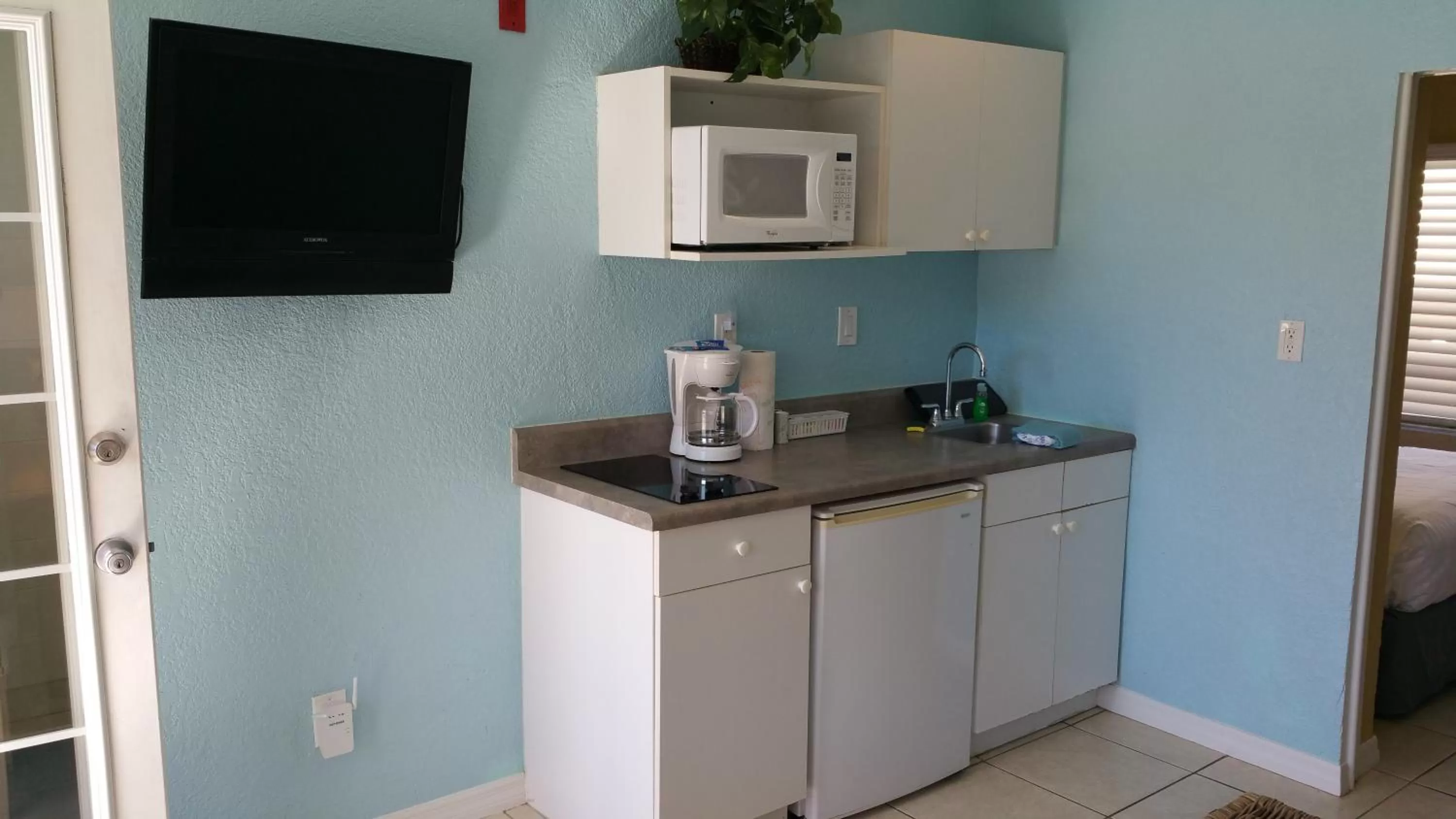 Kitchen or kitchenette in Blind Pass Resort Motel