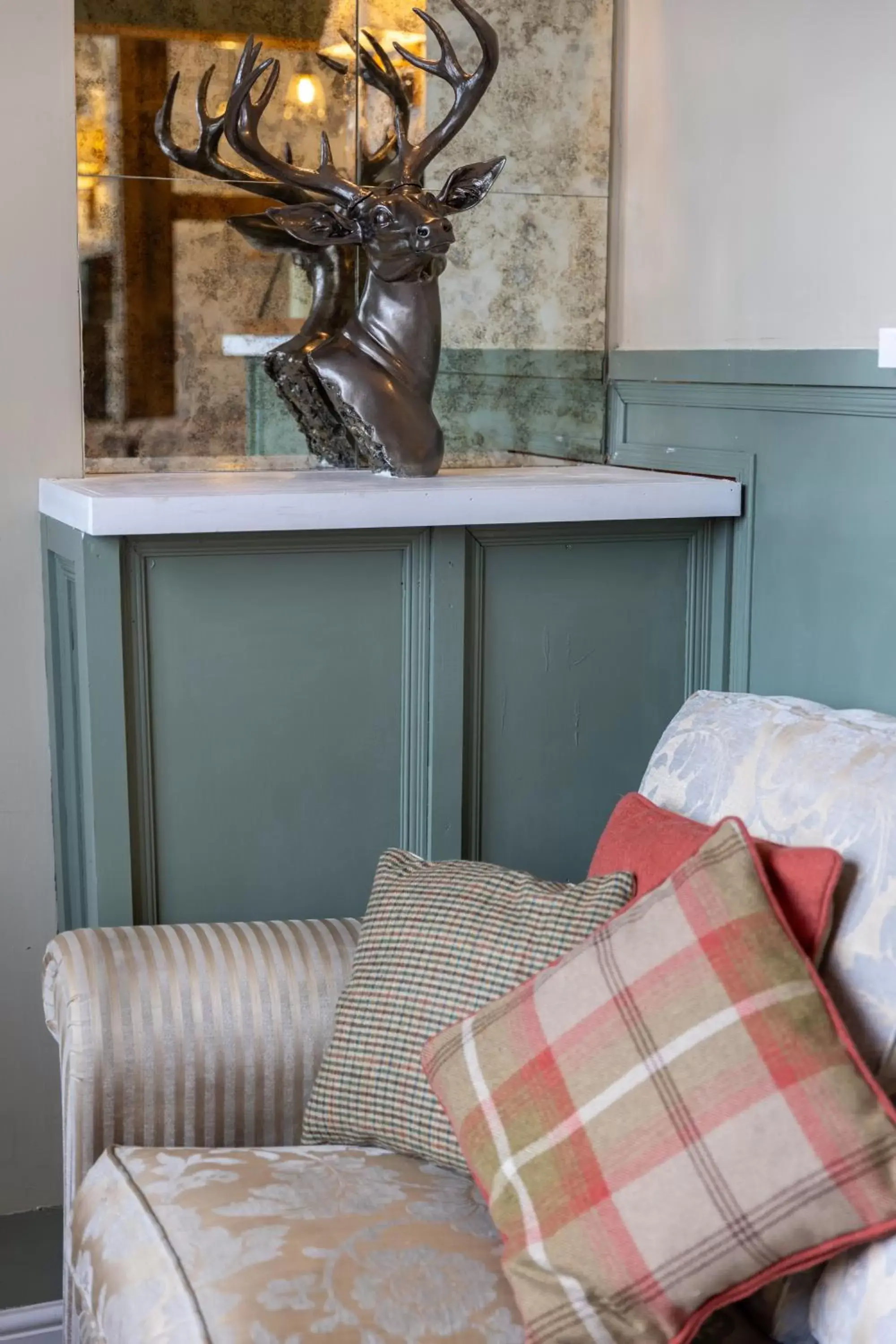 Seating area, Bed in The Lower Buck Inn