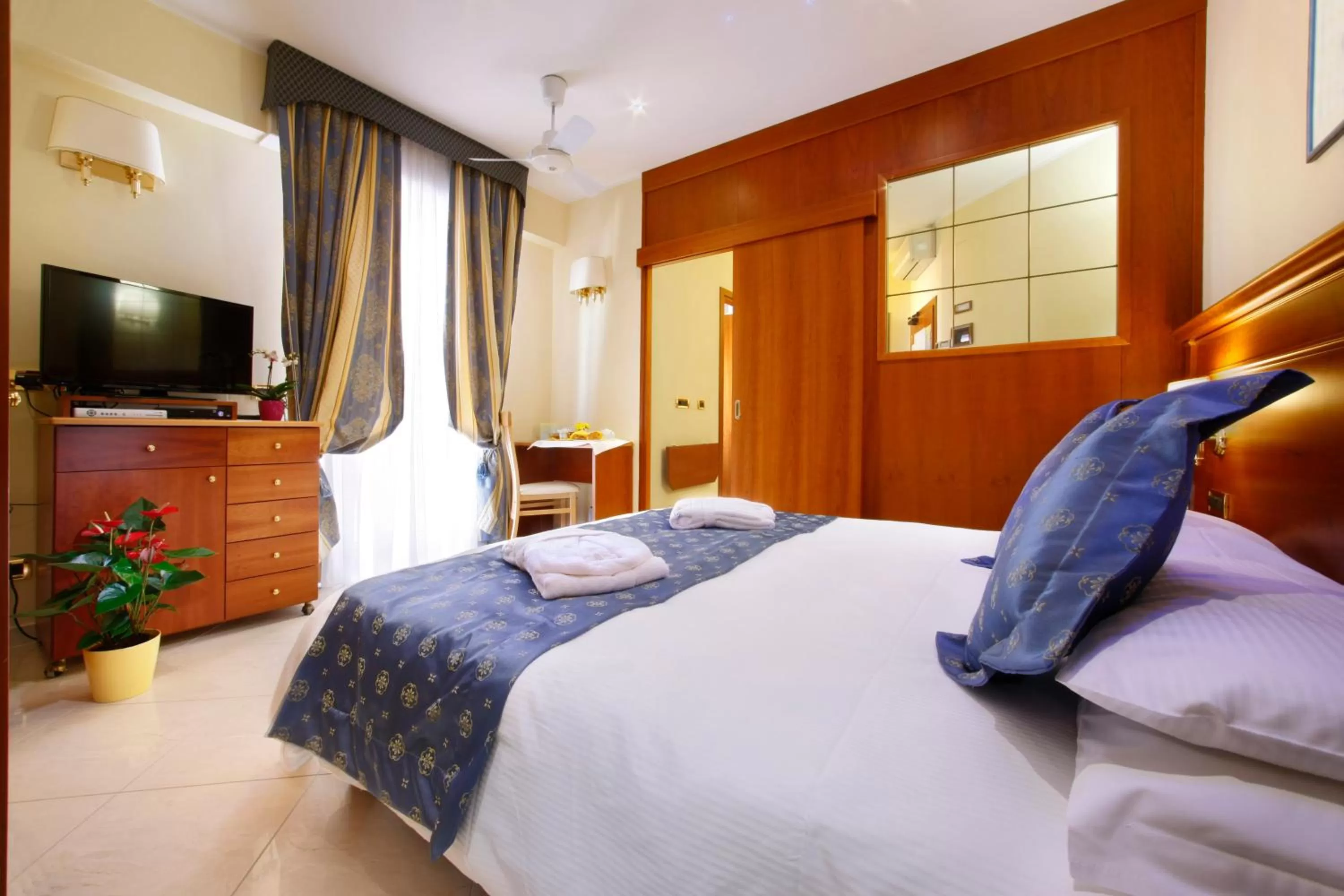 Bed in Hotel Ristorante Toscana