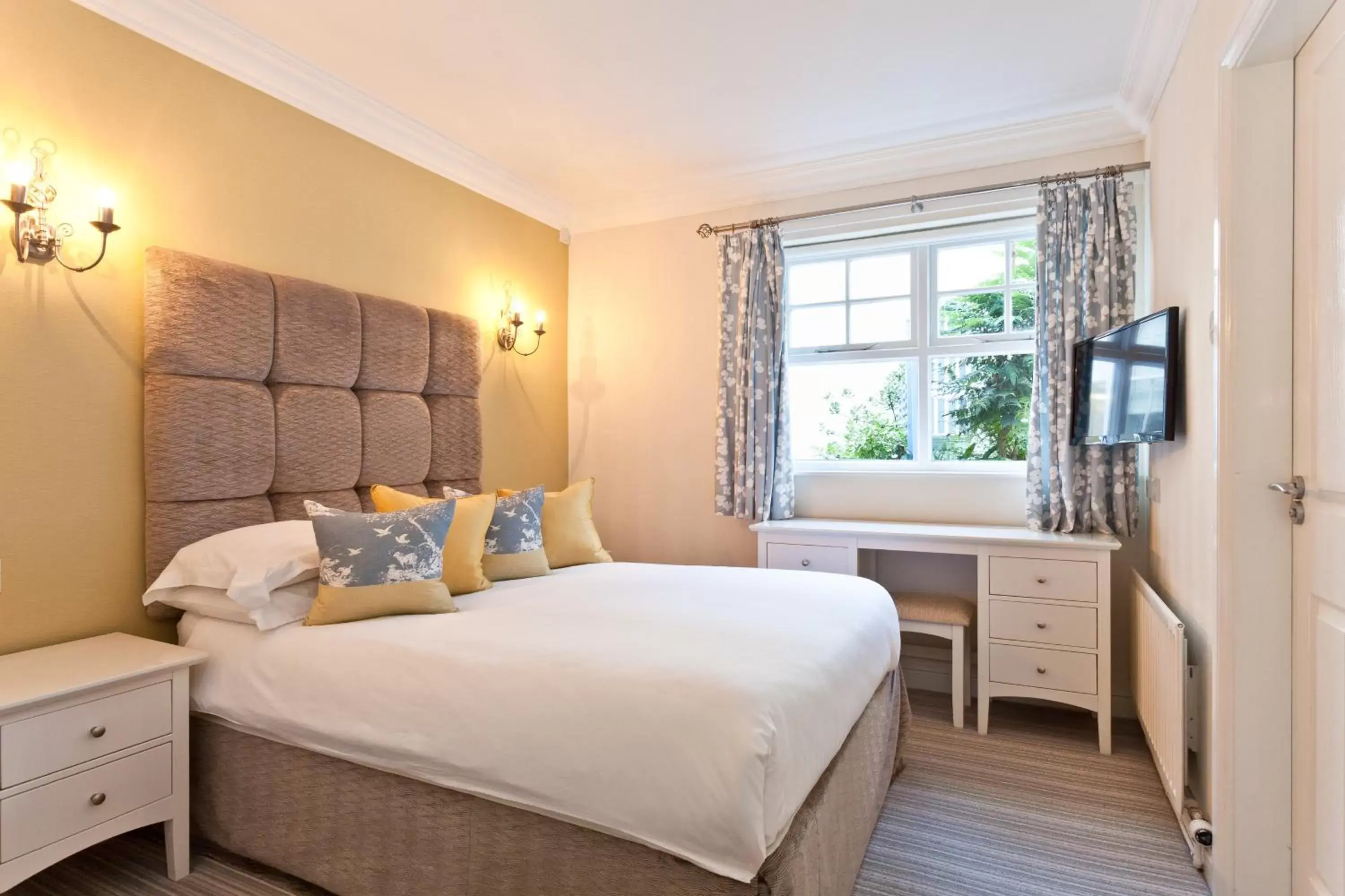 Cozy Double Room in Hillthwaite Hotel