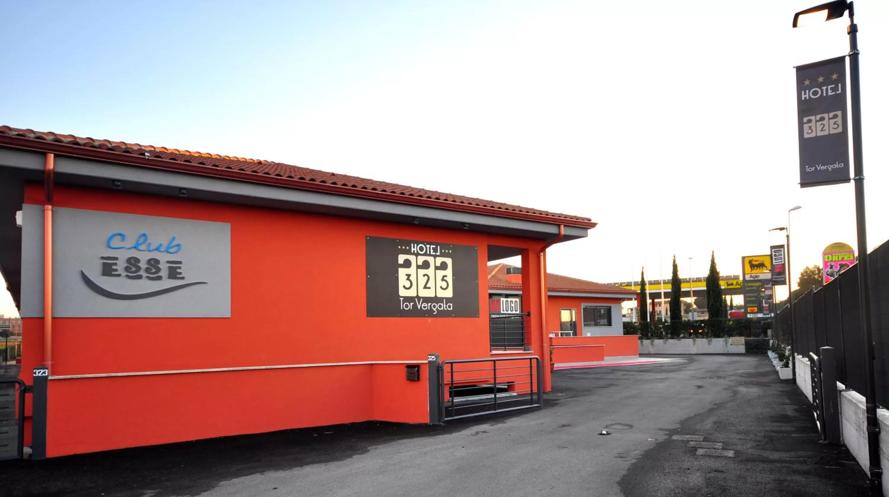 Facade/entrance in Hotel 325 Tor Vergata