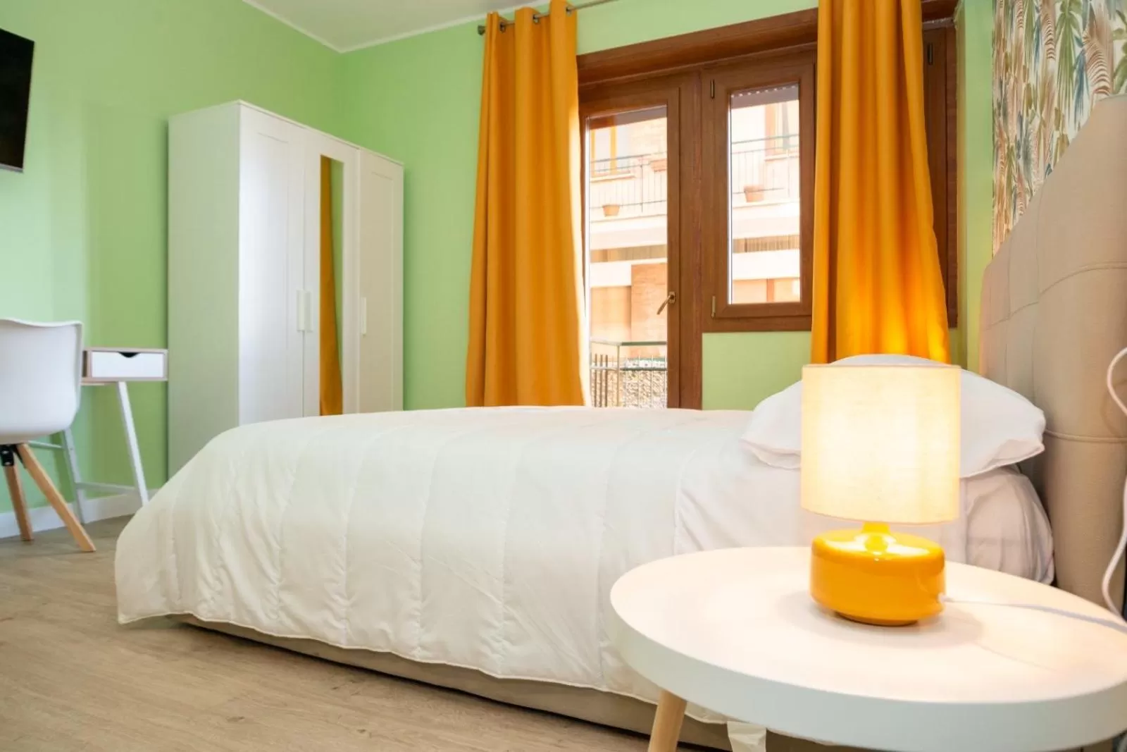 Bed in Casa flowers 2