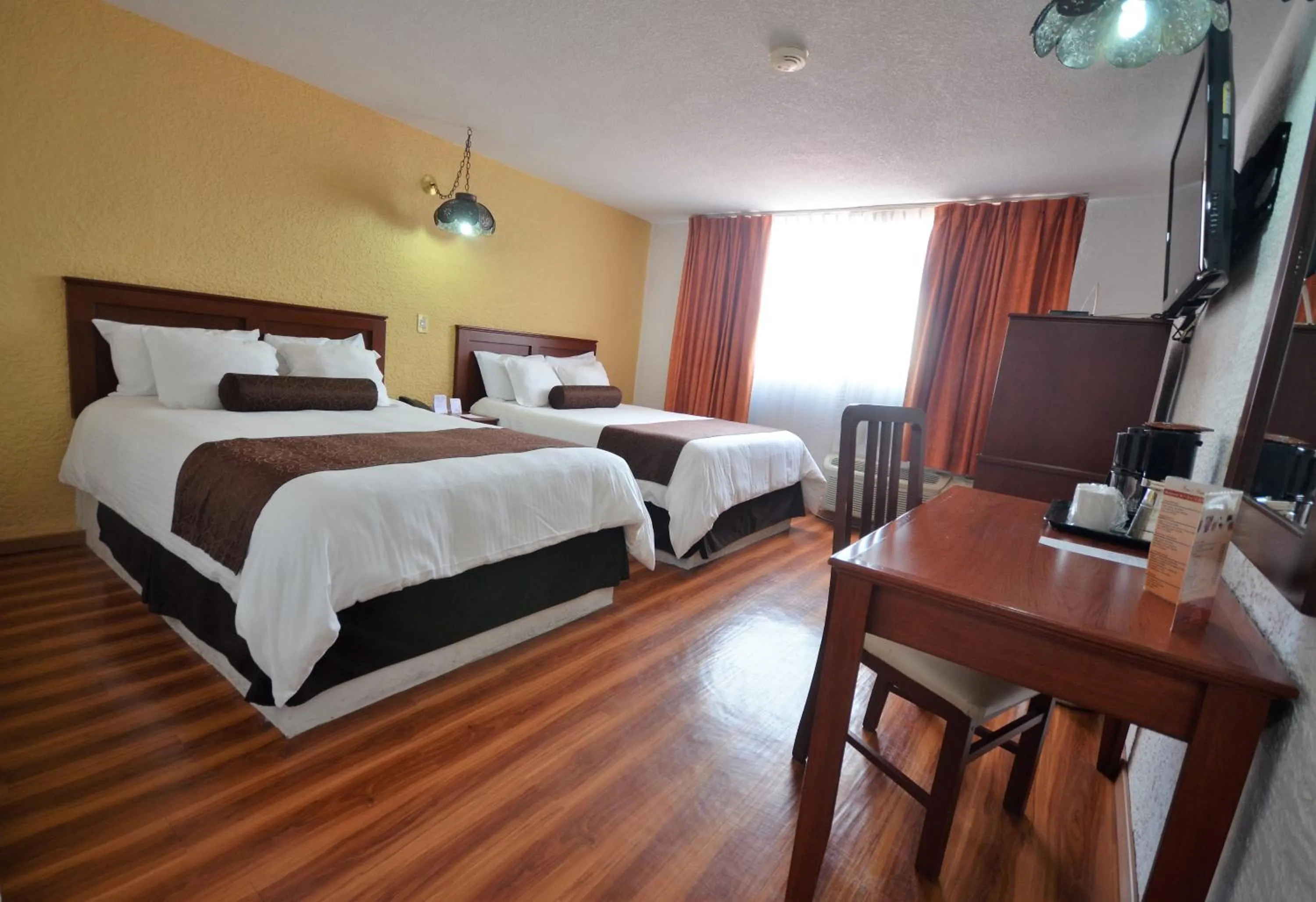 Day, Bed in Howard Johnson by Wyndham Morelia Calle Real