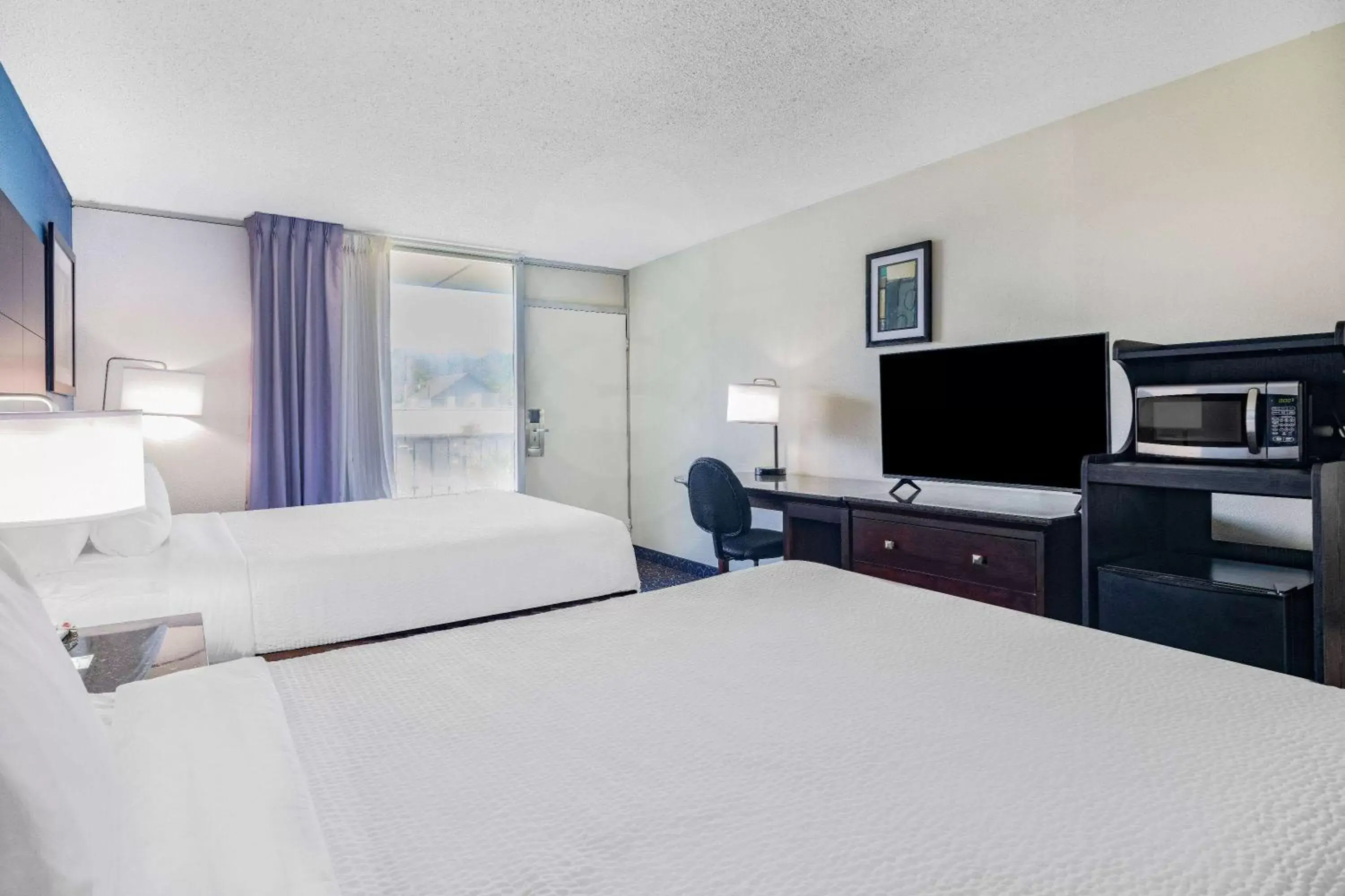 Suite with Two Queen Beds - Non-Smoking in Days Inn and Suites by Wyndham Oxford Suite with Two Queen Beds - Non-Smoking in Days Inn and Suites by Wyndham Oxford