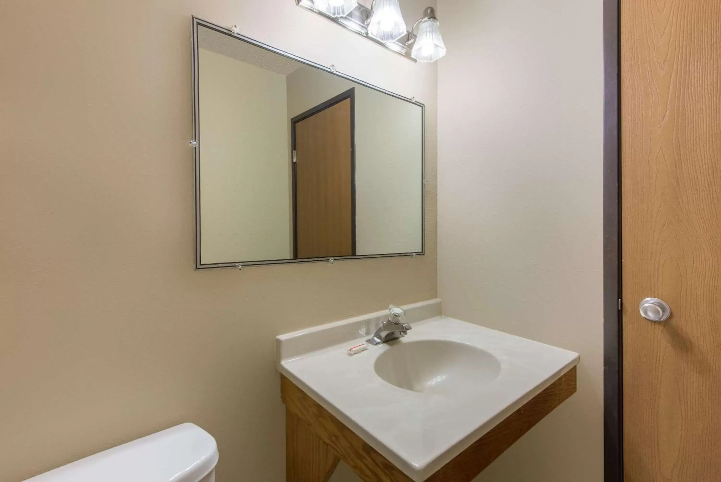 Bathroom in Super 8 by Wyndham Youngstown/Austintown
