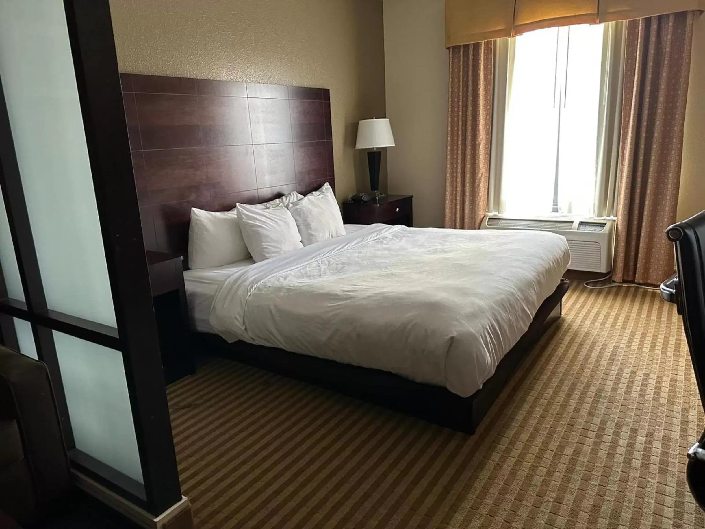 View (from property/room), Bed in Comfort Suites Columbus East Broad