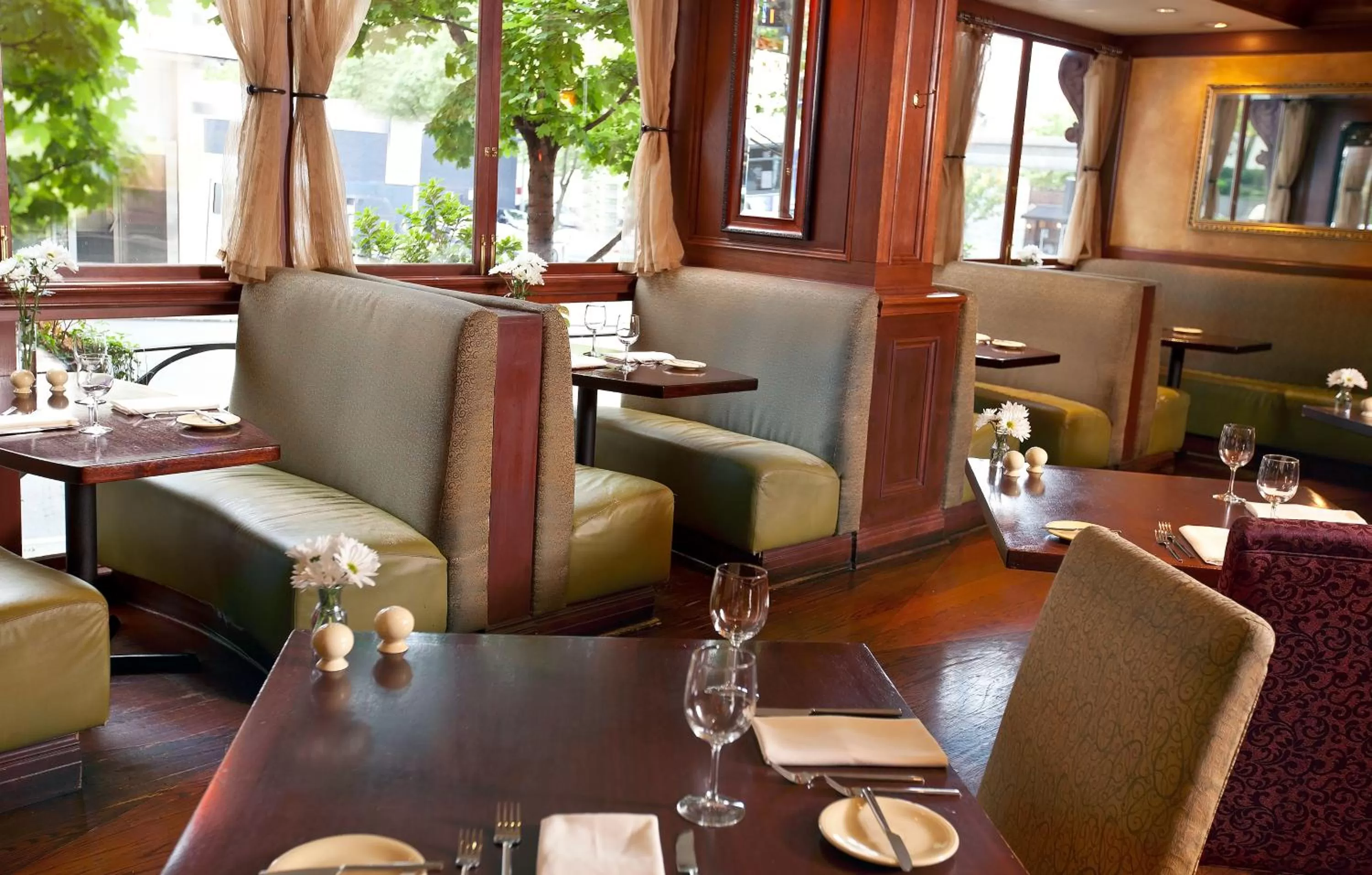 Restaurant/places to eat in Warwick Seattle