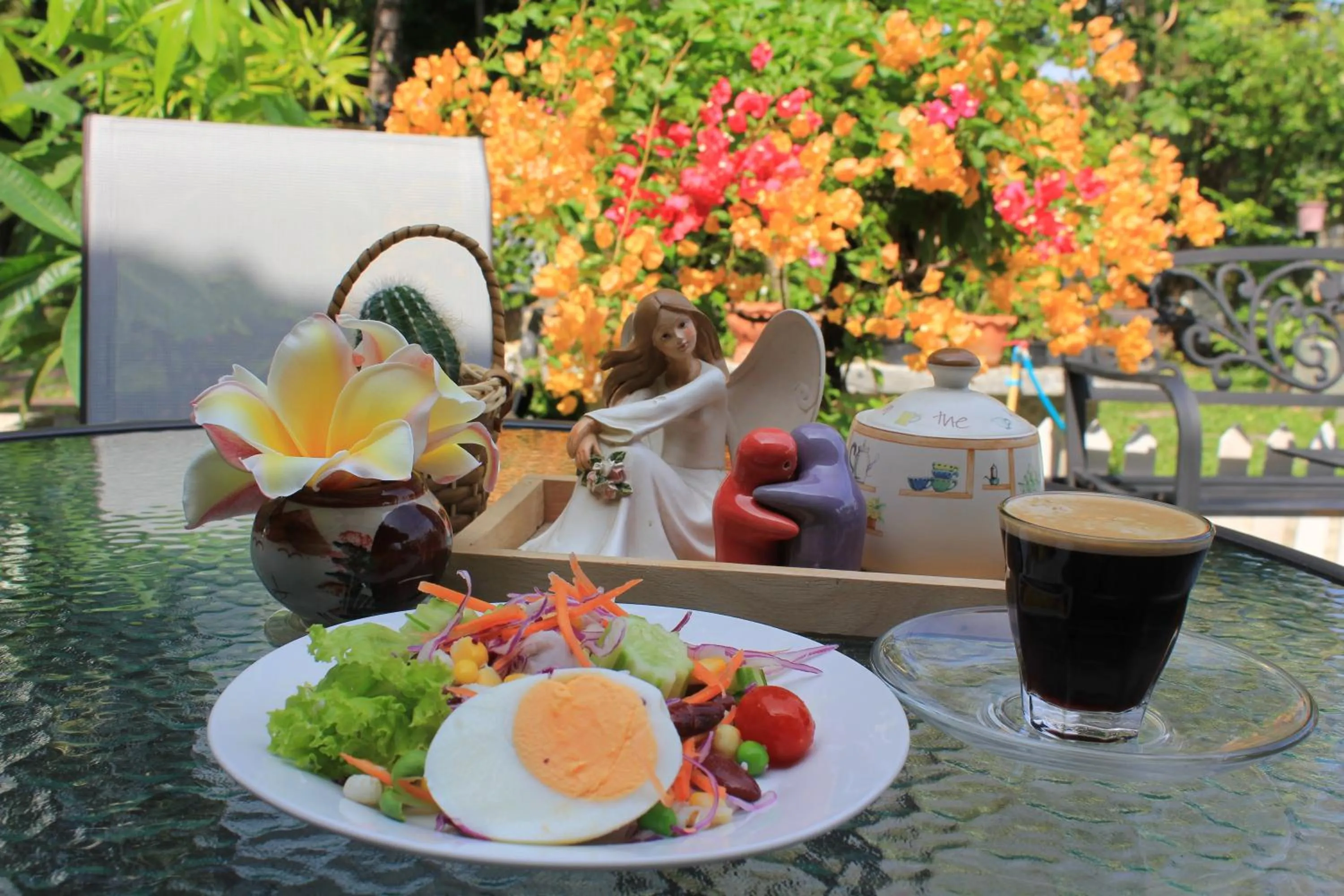 Coffee/tea facilities in Eat n Sleep