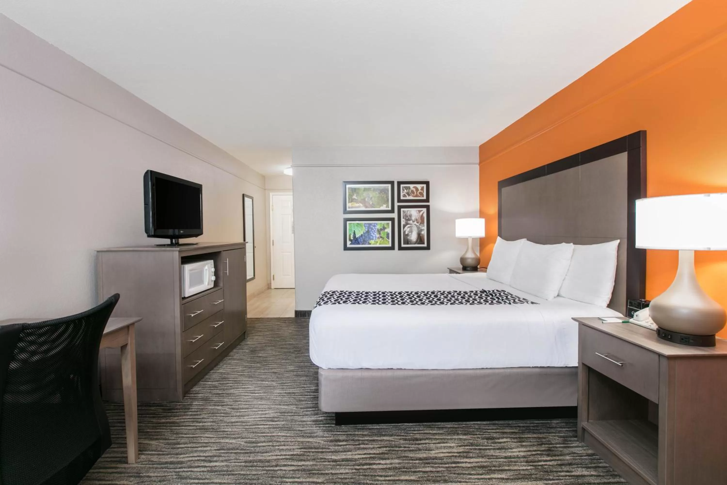 Bed in La Quinta by Wyndham Fredericksburg