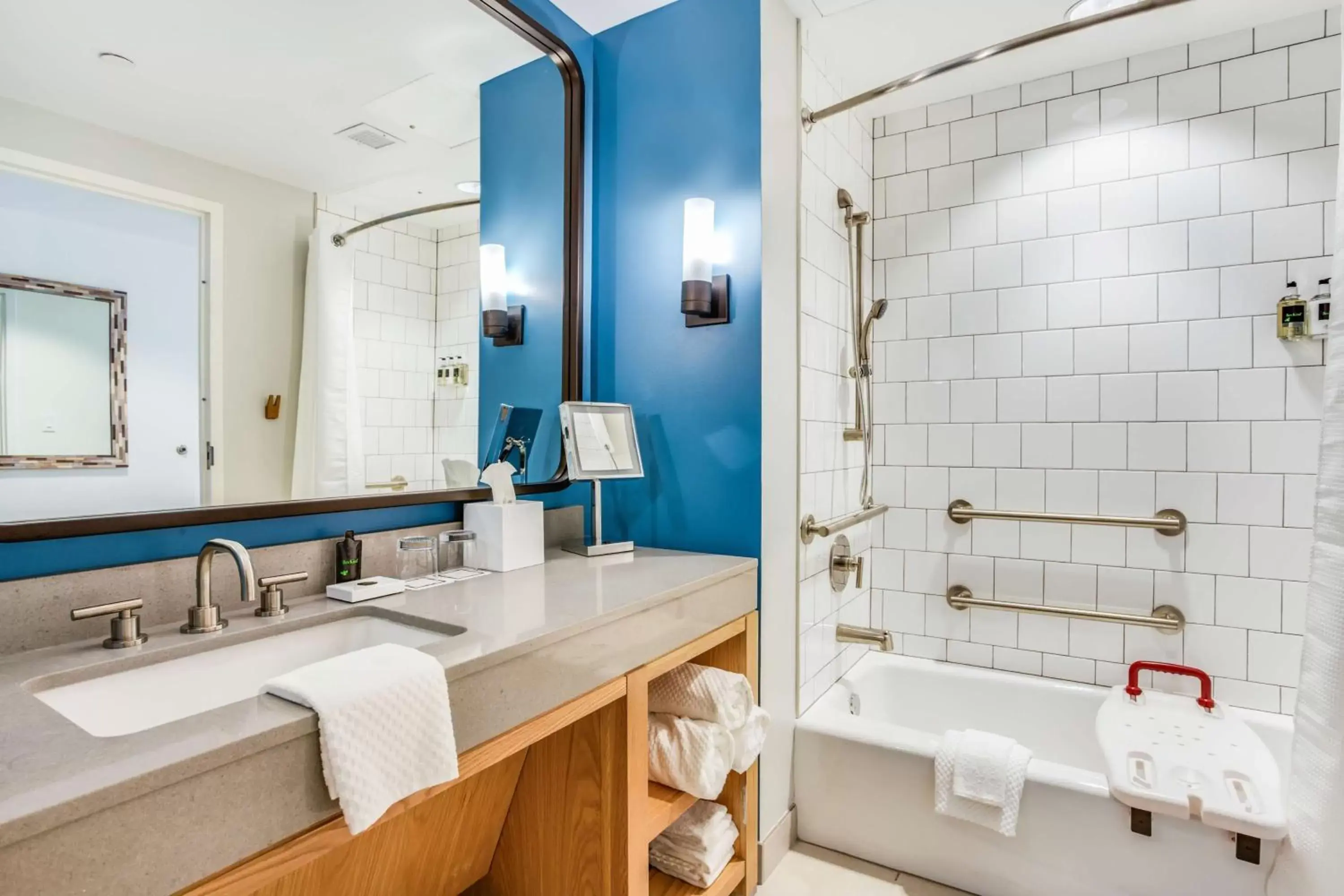 Bathroom in The Lodge at Gulf State Park, A Hilton Hotel