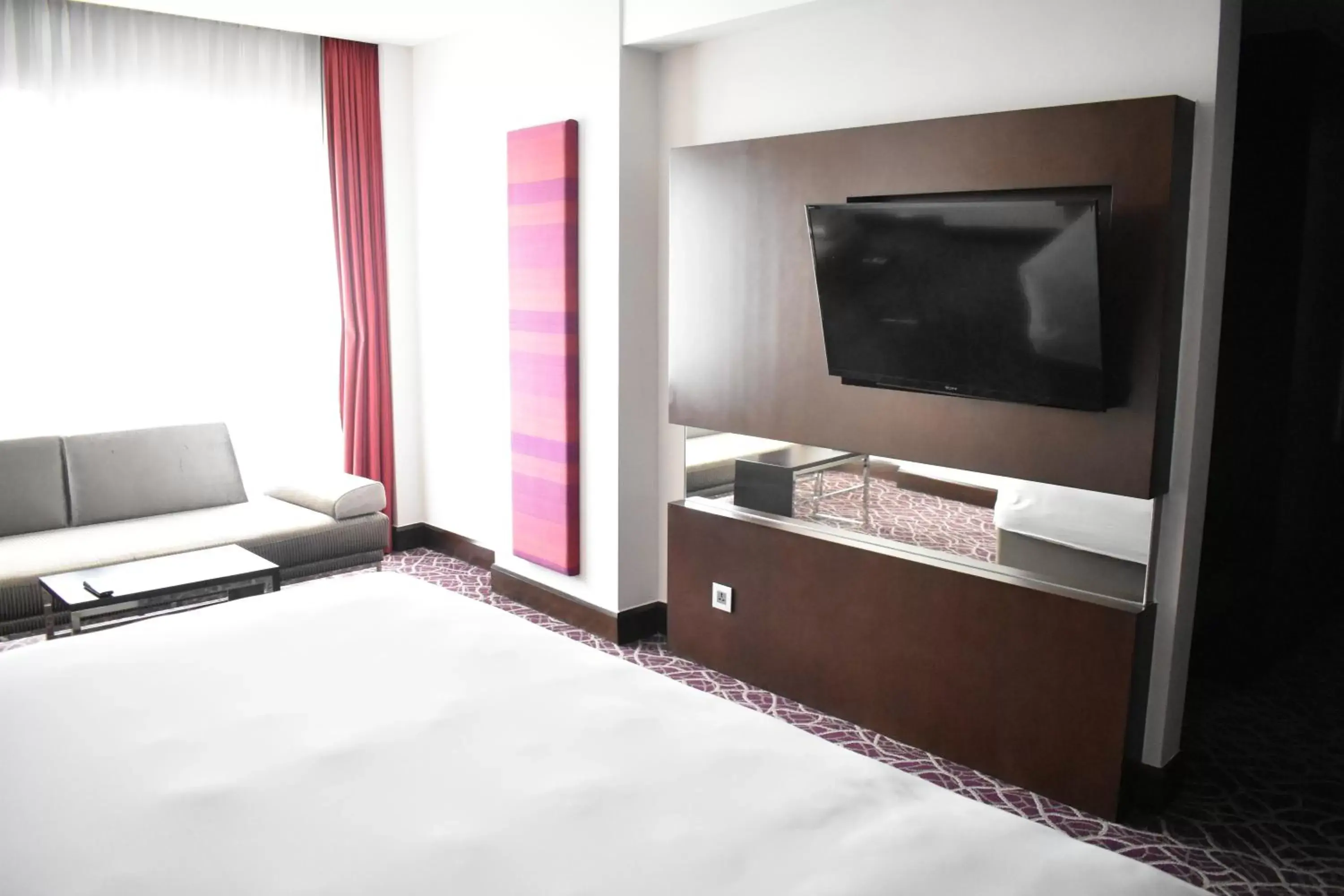 Bedroom, TV/Entertainment Center in Novotel Yangon Max