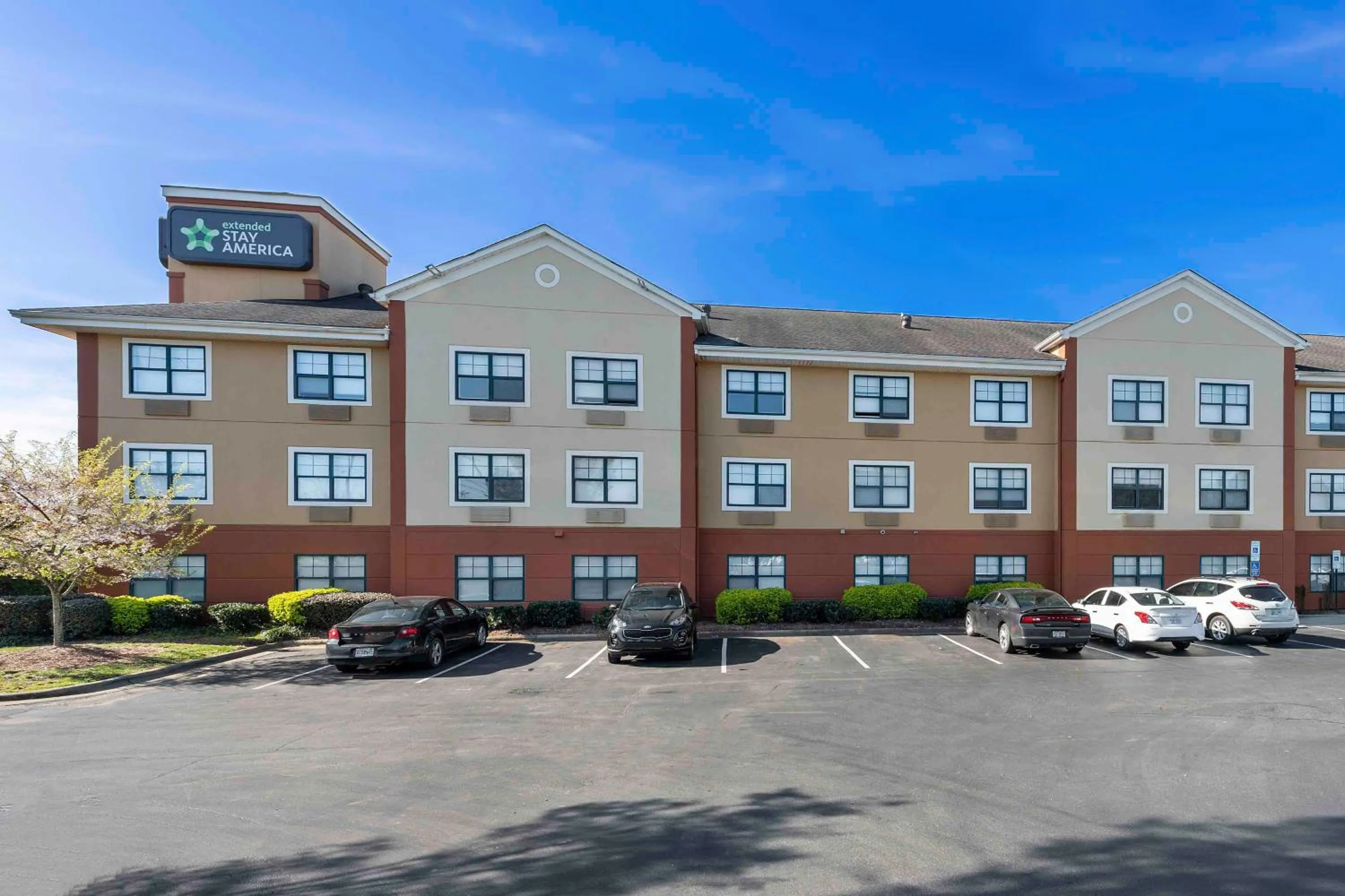 Property building in Extended Stay America Suites - Charlotte - University Place