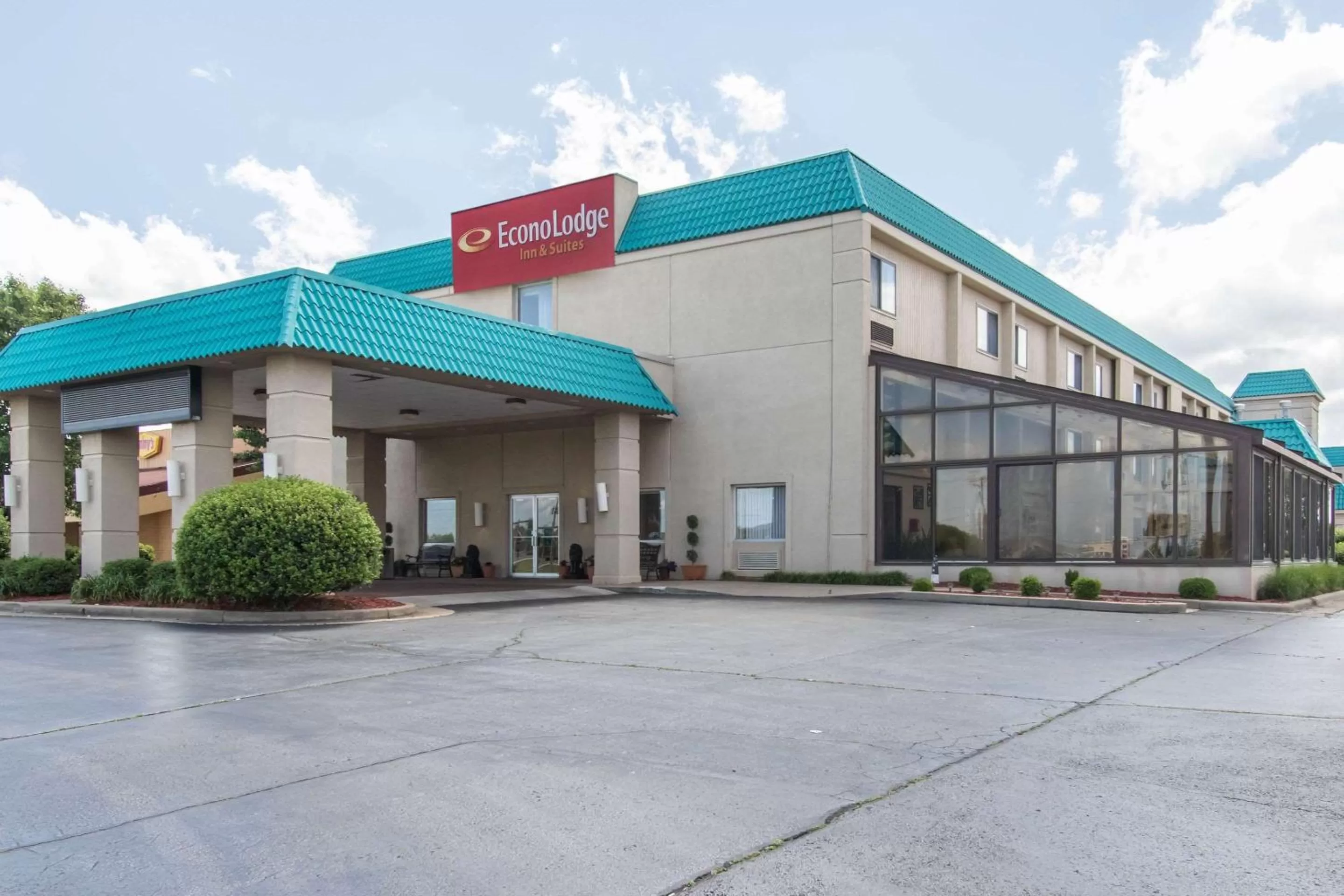 Property building in Econo Lodge Inn & Suites Joplin