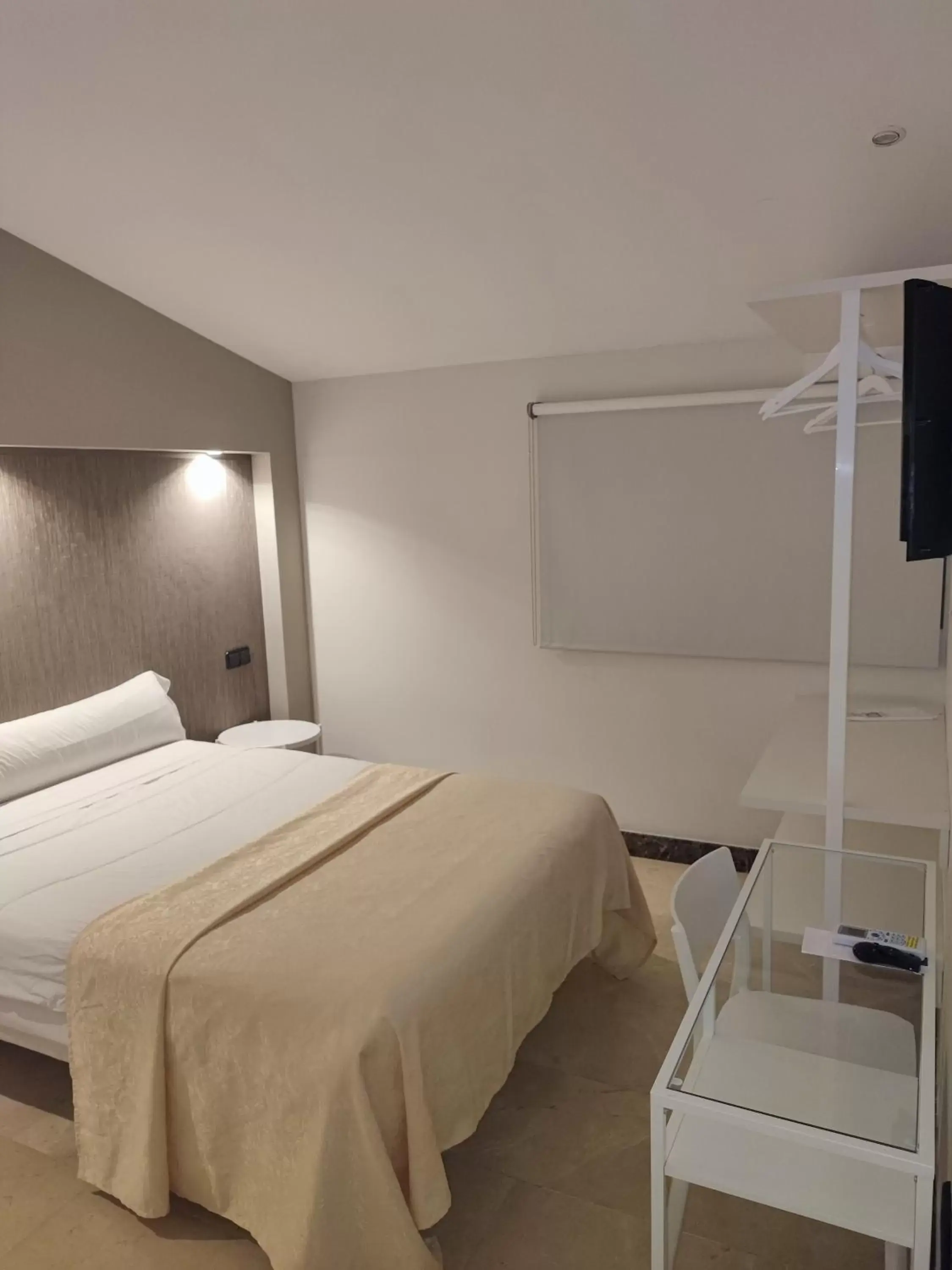 TV and multimedia, Bed in Hotel Ciudad de Navalcarnero TV and multimedia, Bed in Hotel Ciudad de Navalcarnero