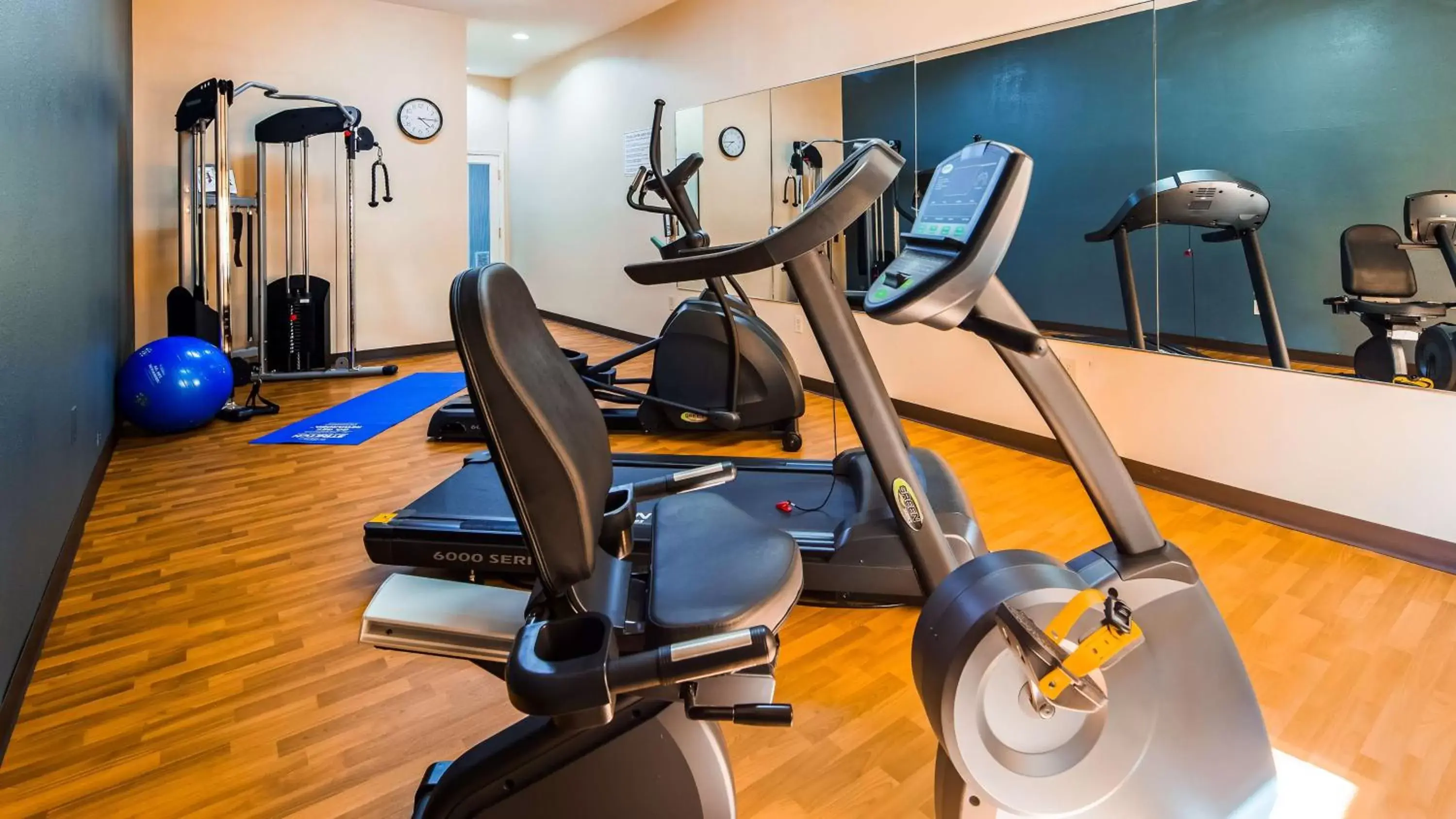 Fitness centre/facilities, Fitness Center/Facilities in Best Western Bradbury Inn & Suites