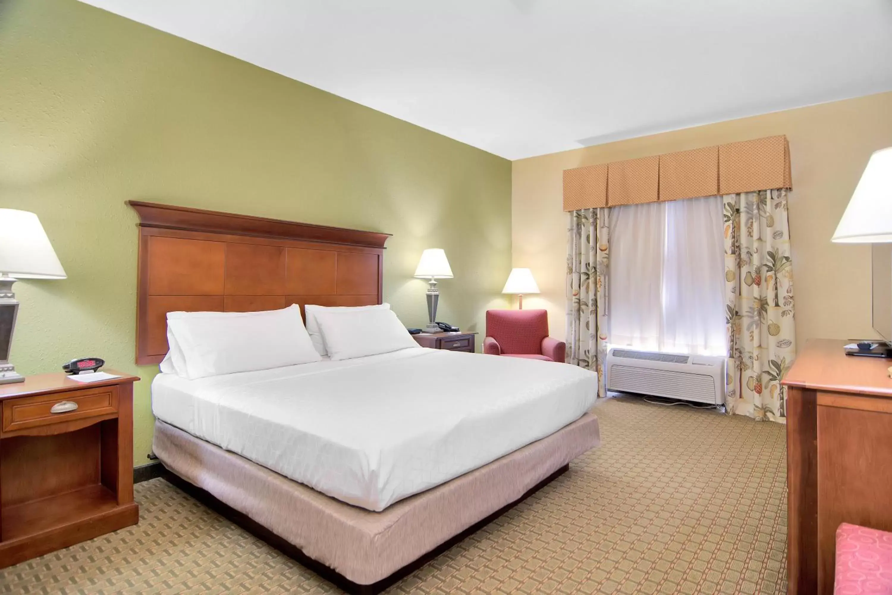 Photo of the whole room, Bed in Holiday Inn Express Hotel & Suites DFW West - Hurst, an IHG Hotel