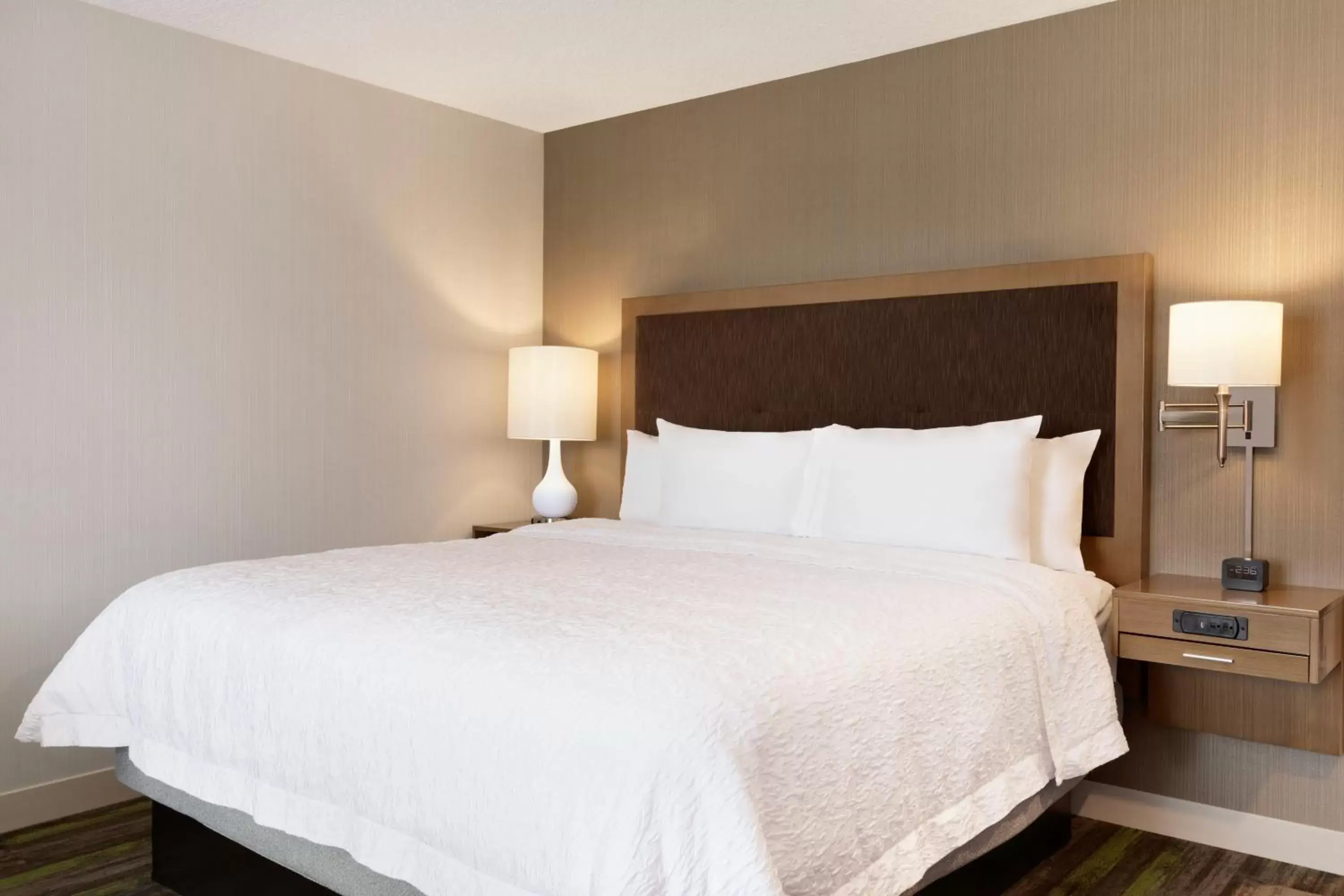 King Room in Ramada by Wyndham St Paul AB King Room in Ramada by Wyndham St Paul AB