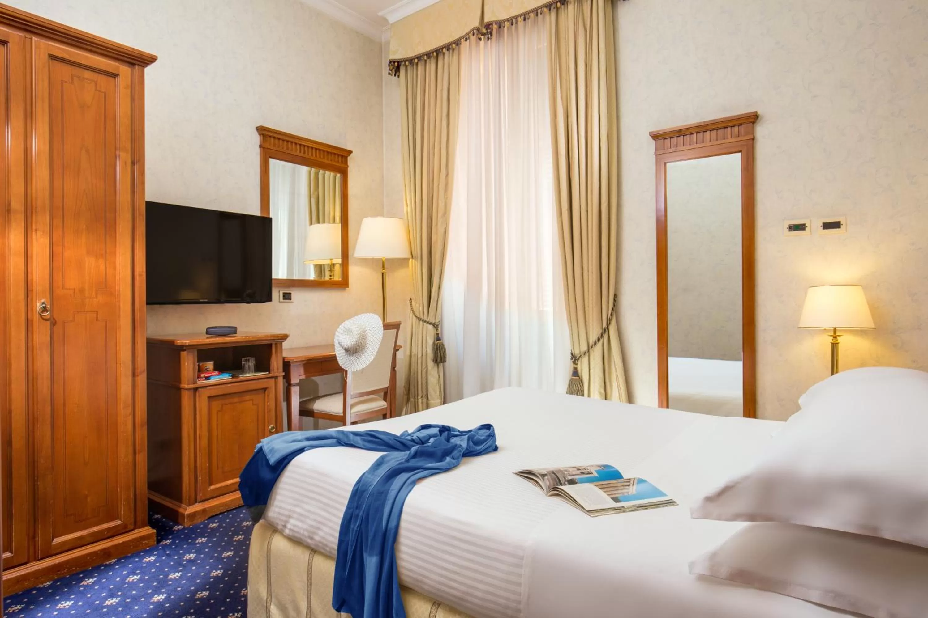 Bed in UNA Hotels Empire Roma